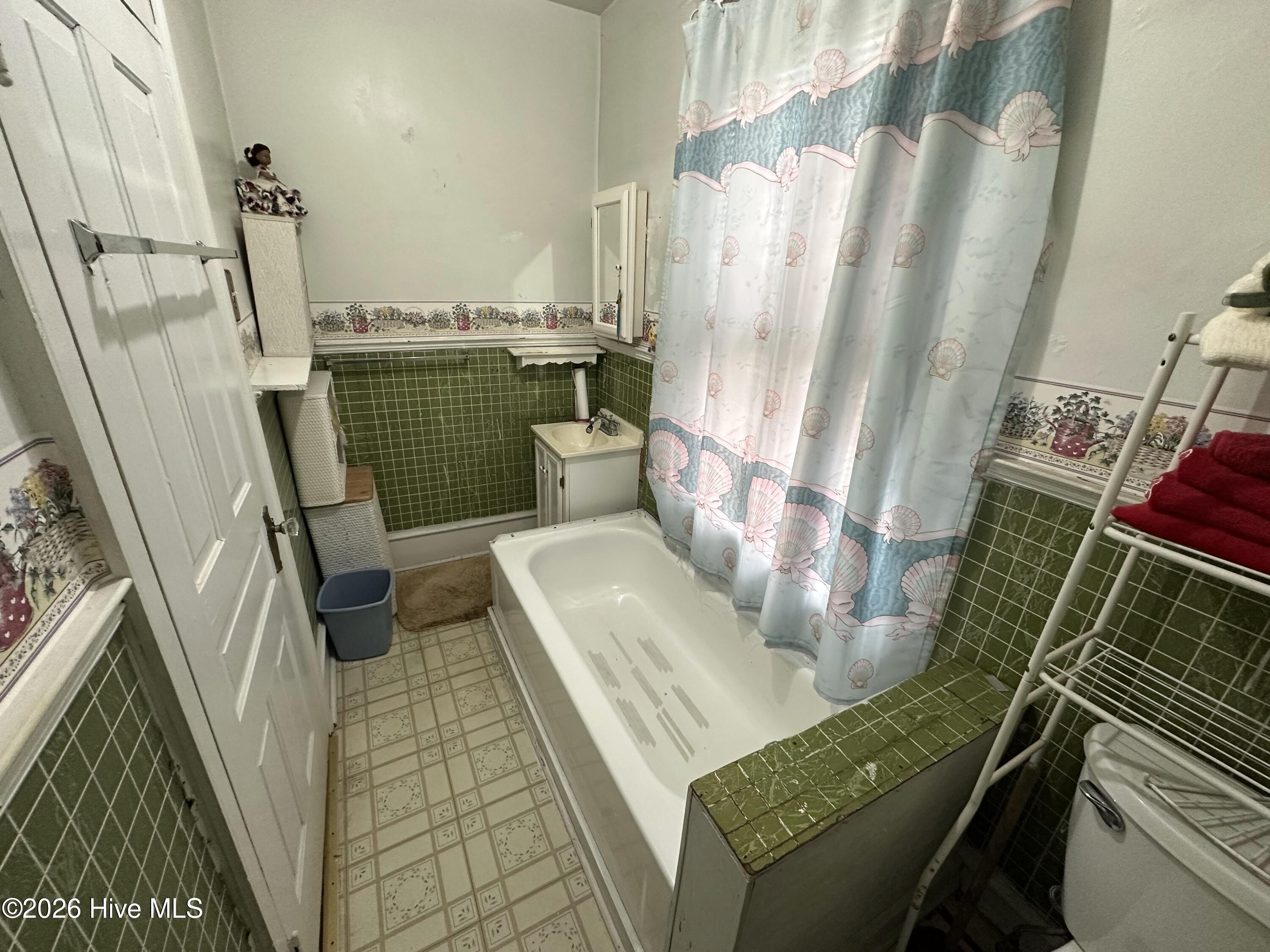 100560745 | Photo 13