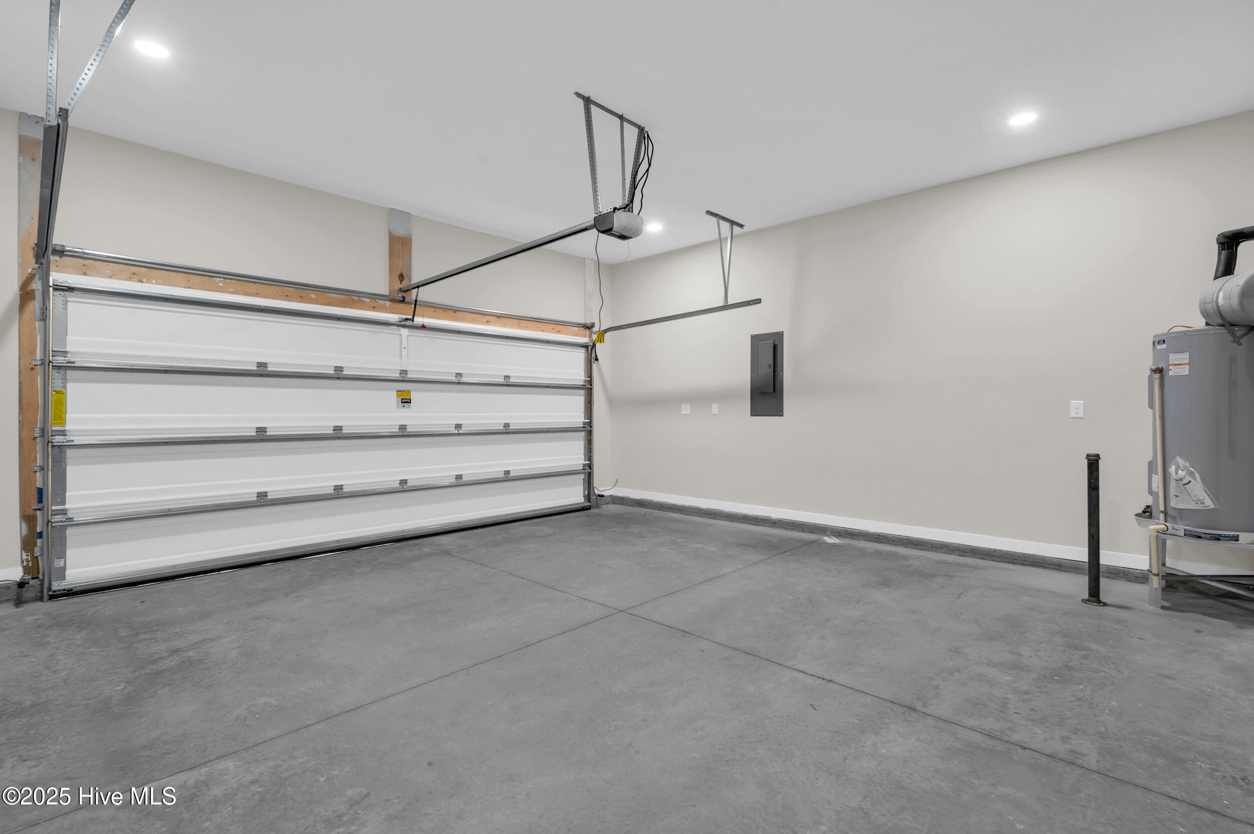 100546383 | Photo 26