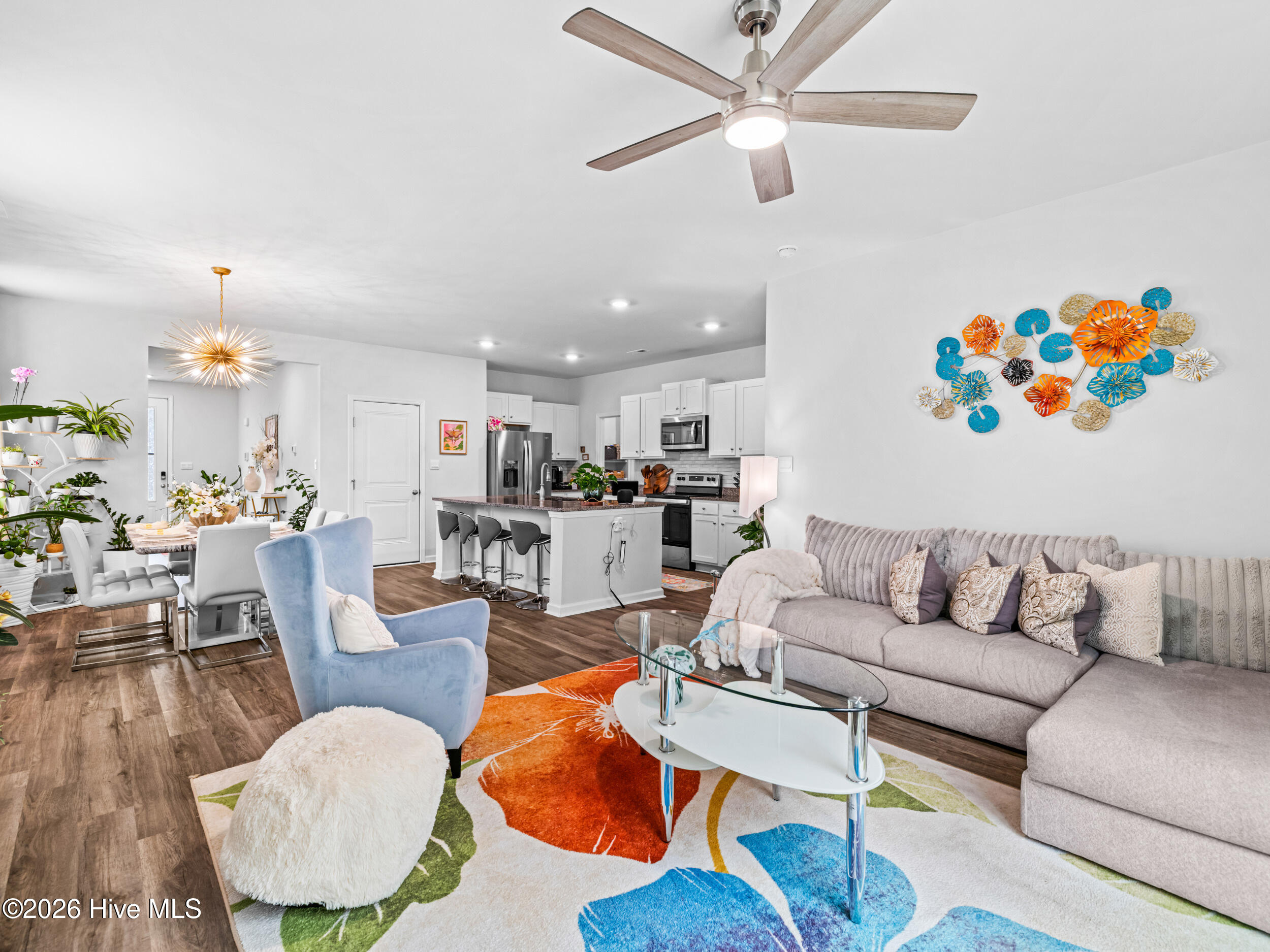 100562938 | Photo 23