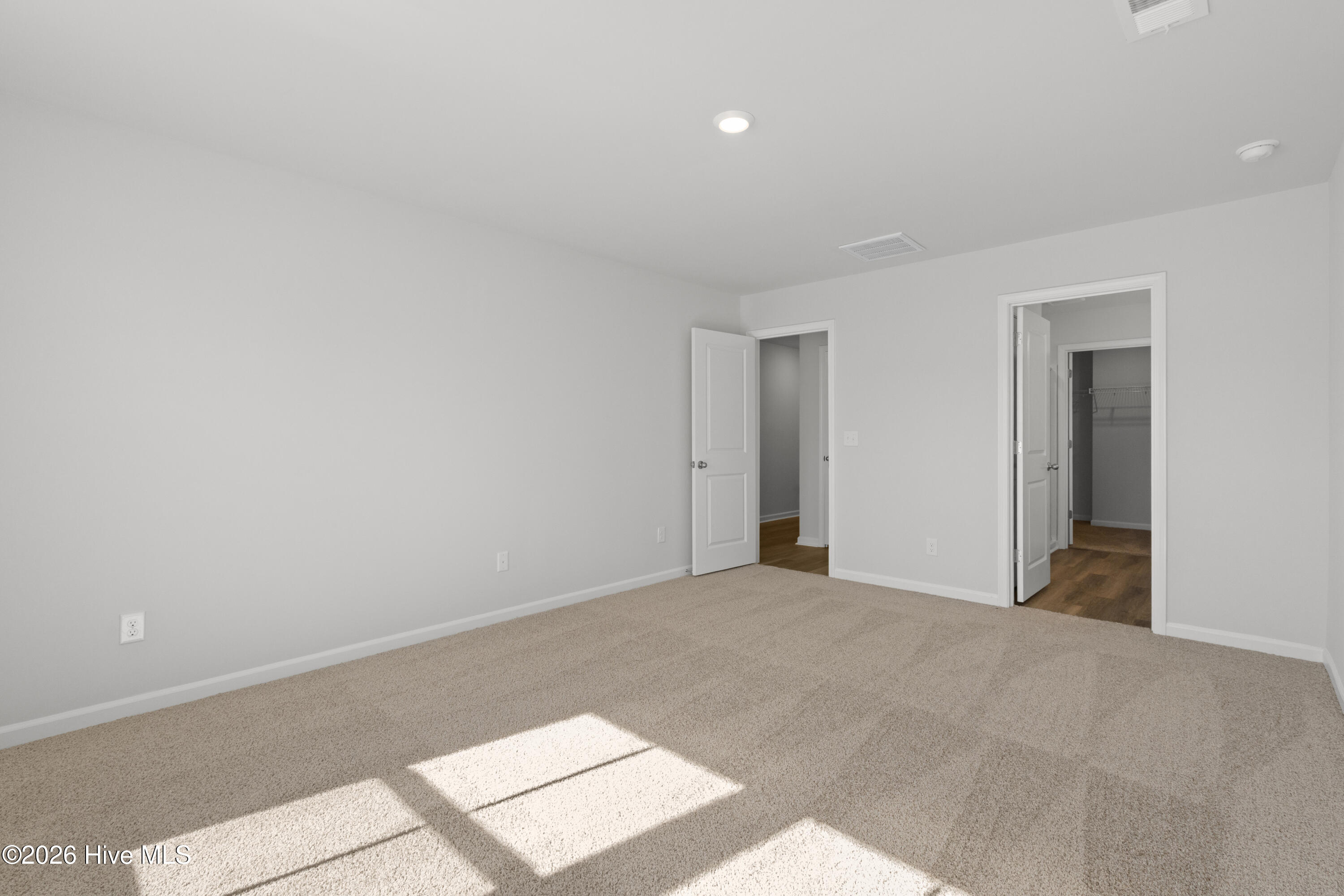 100552120 | Photo 26