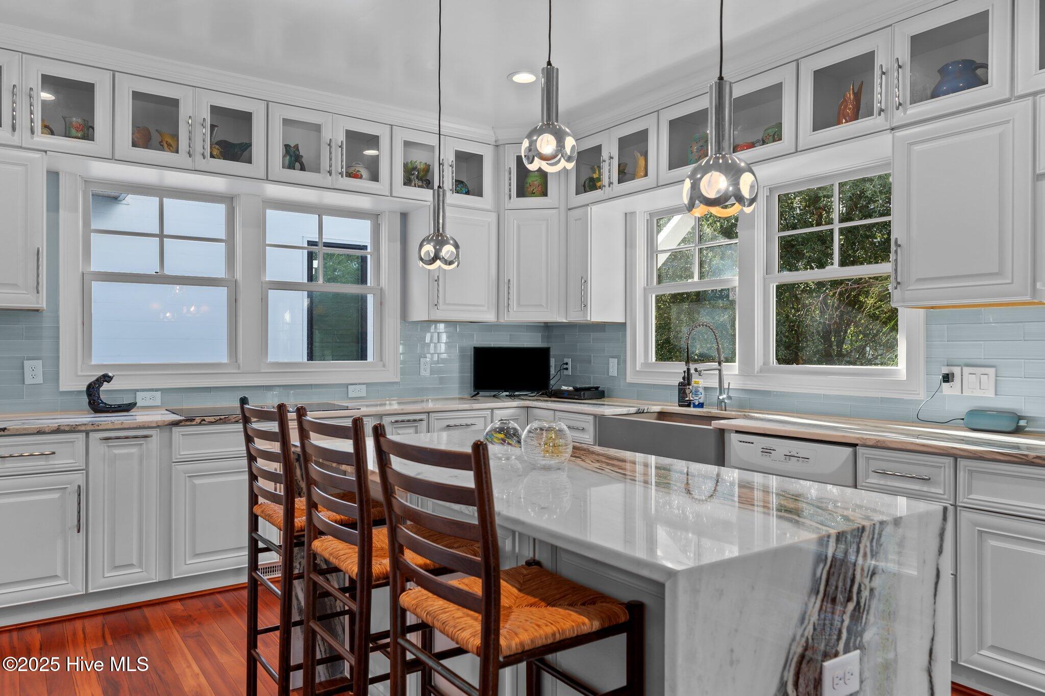 100525700 | Photo 16