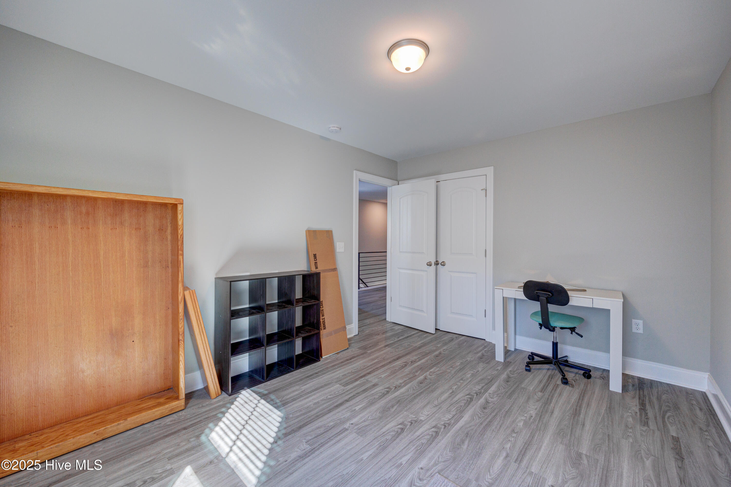 100494235 | Photo 23