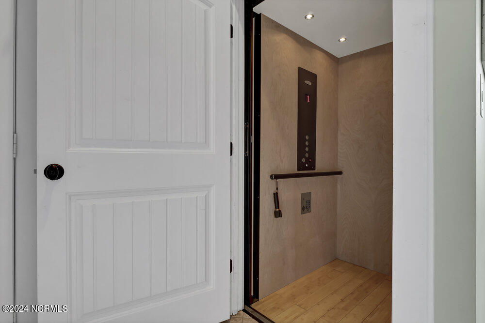 100498351 | Photo 57