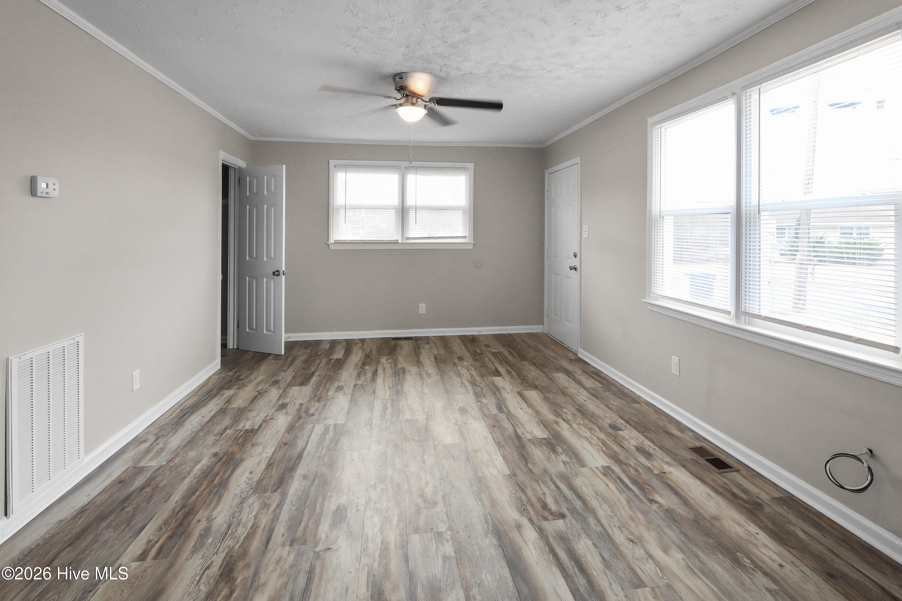 100547521 | Photo 25