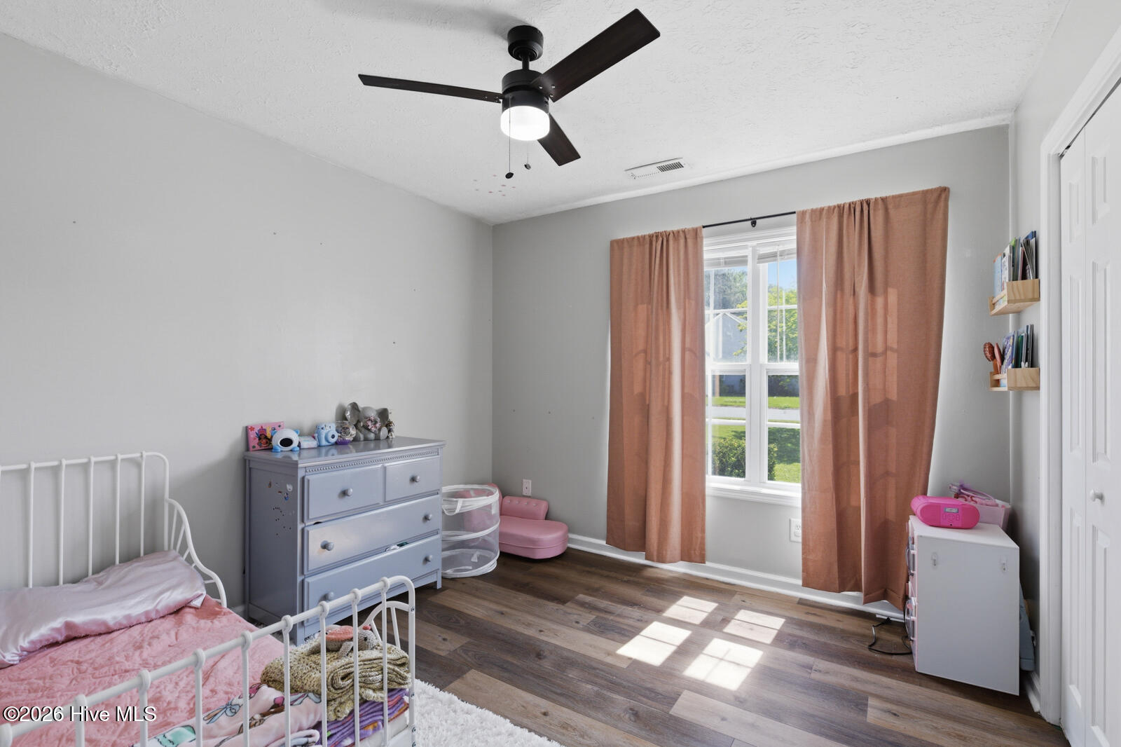 100568997 | Photo 14