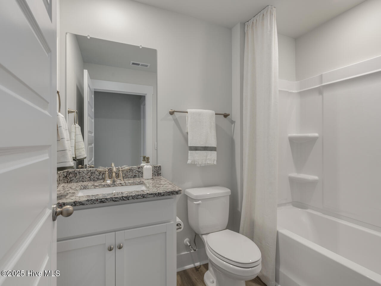 100556824 | Photo 33