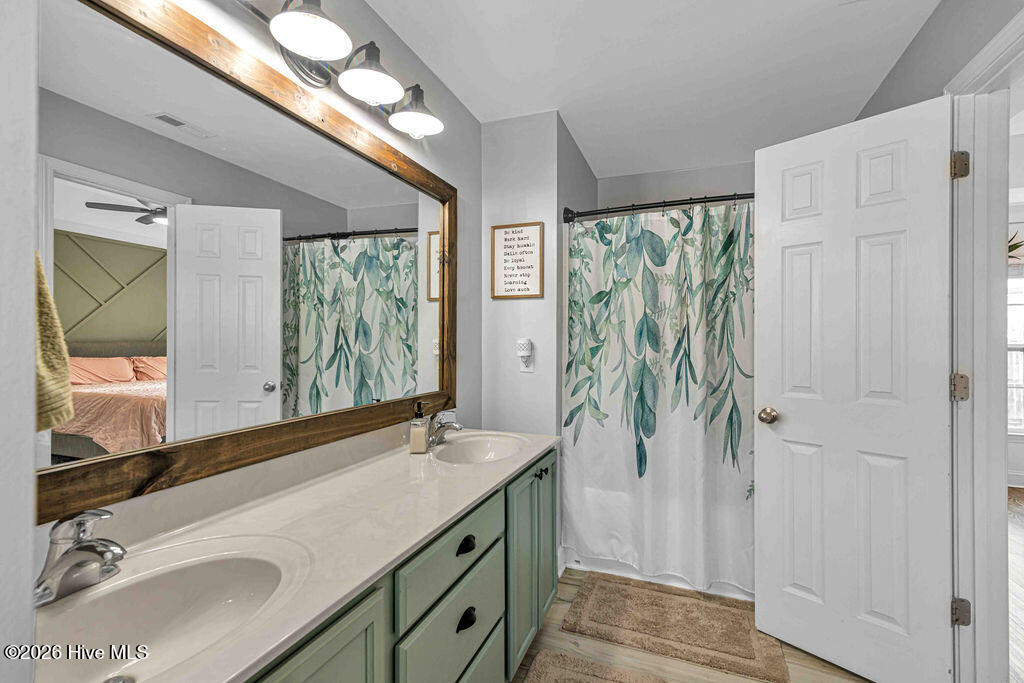 100555135 | Photo 24