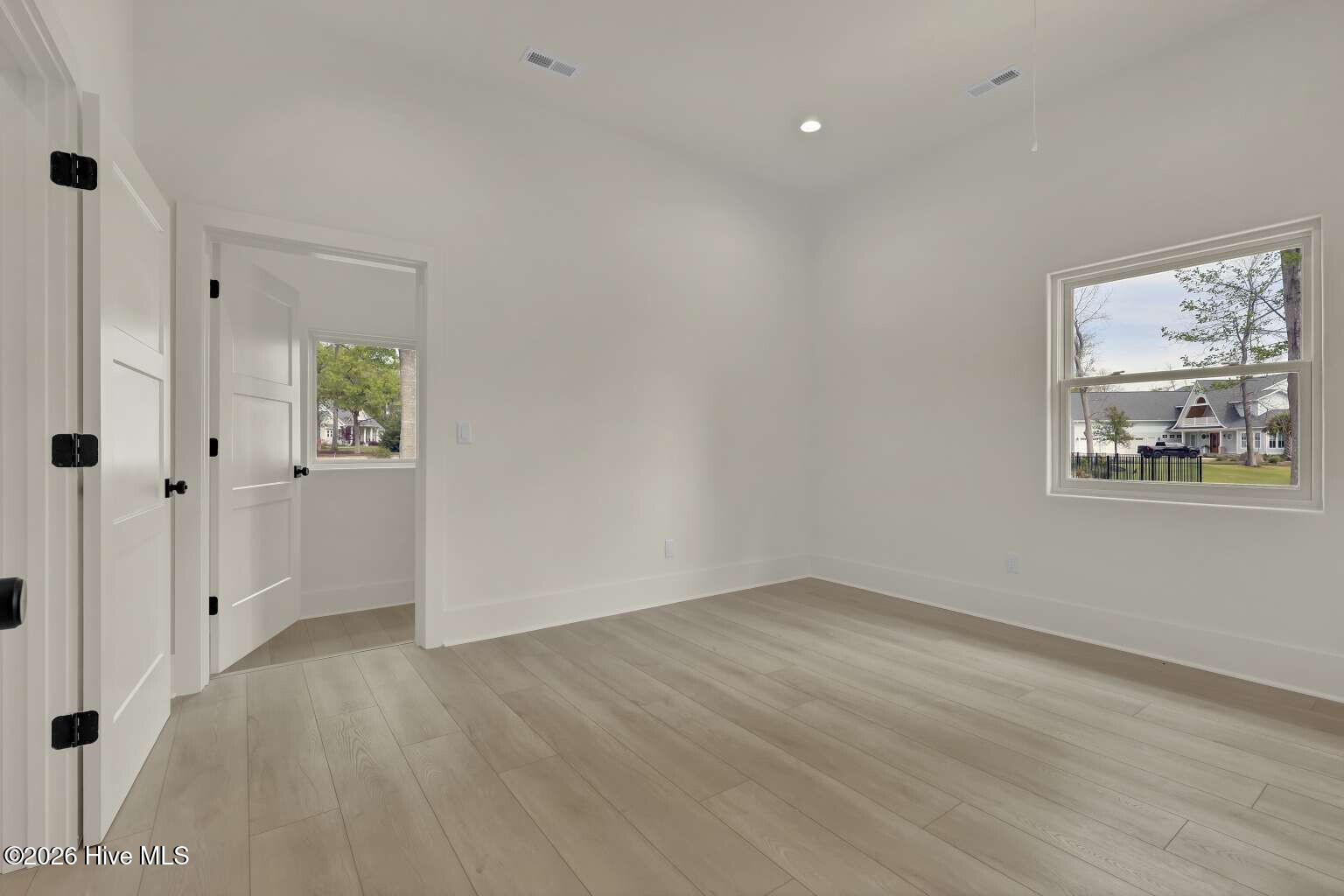 100541892 | Photo 45