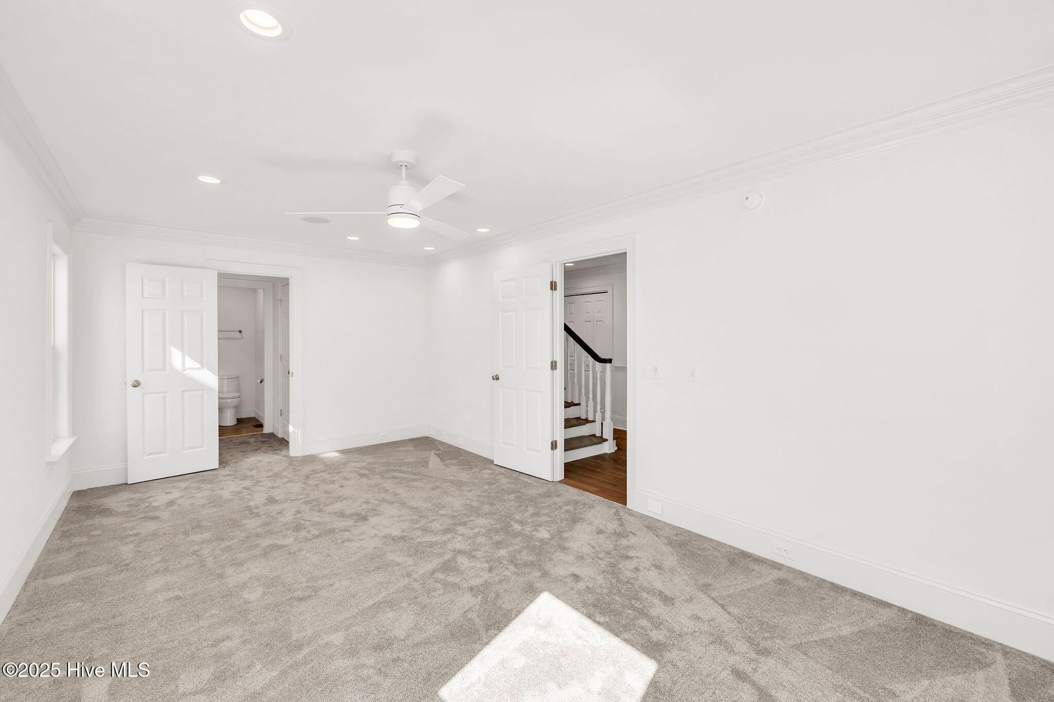 100540097 | Photo 34