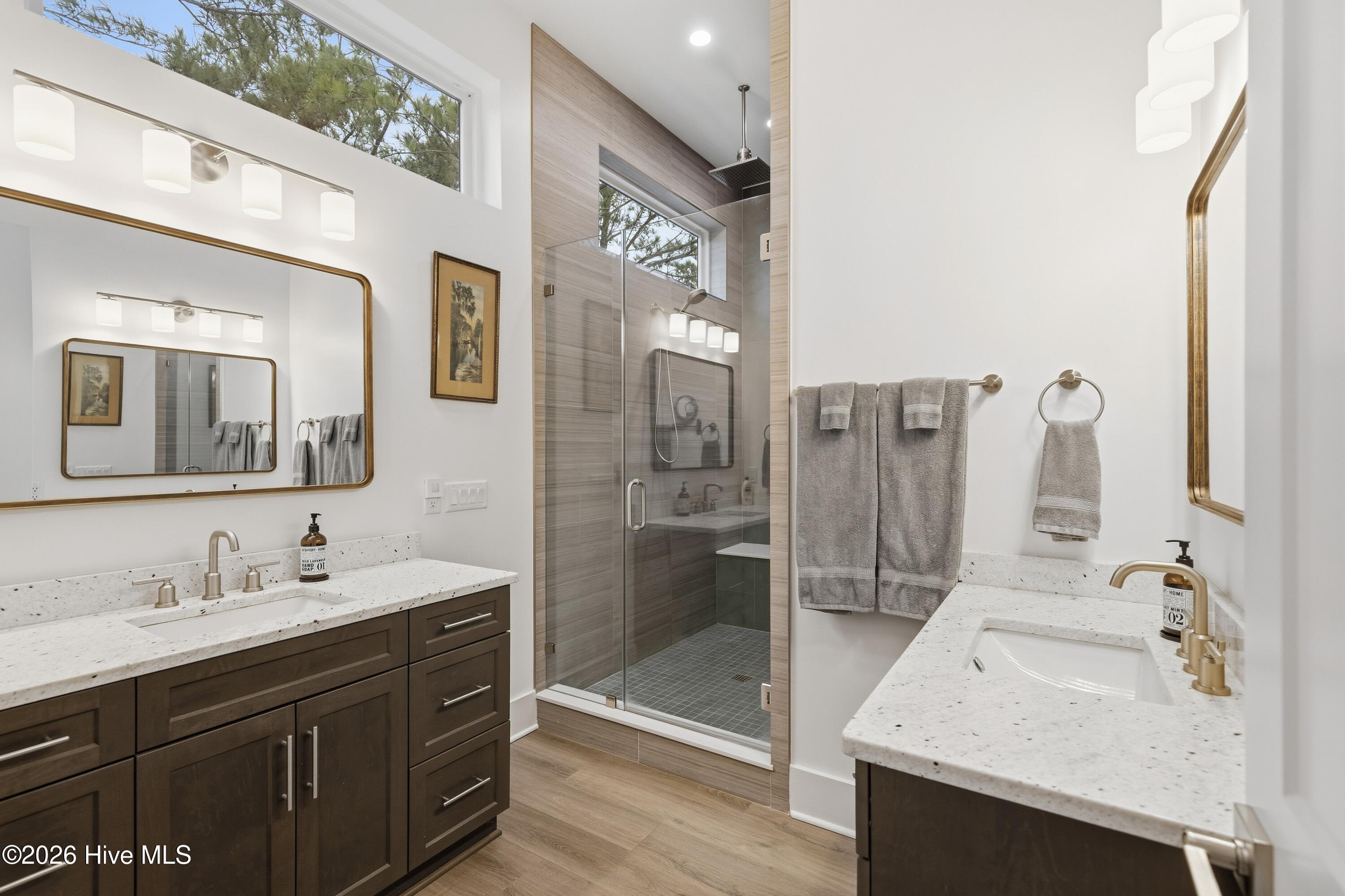 100554260 | Photo 29