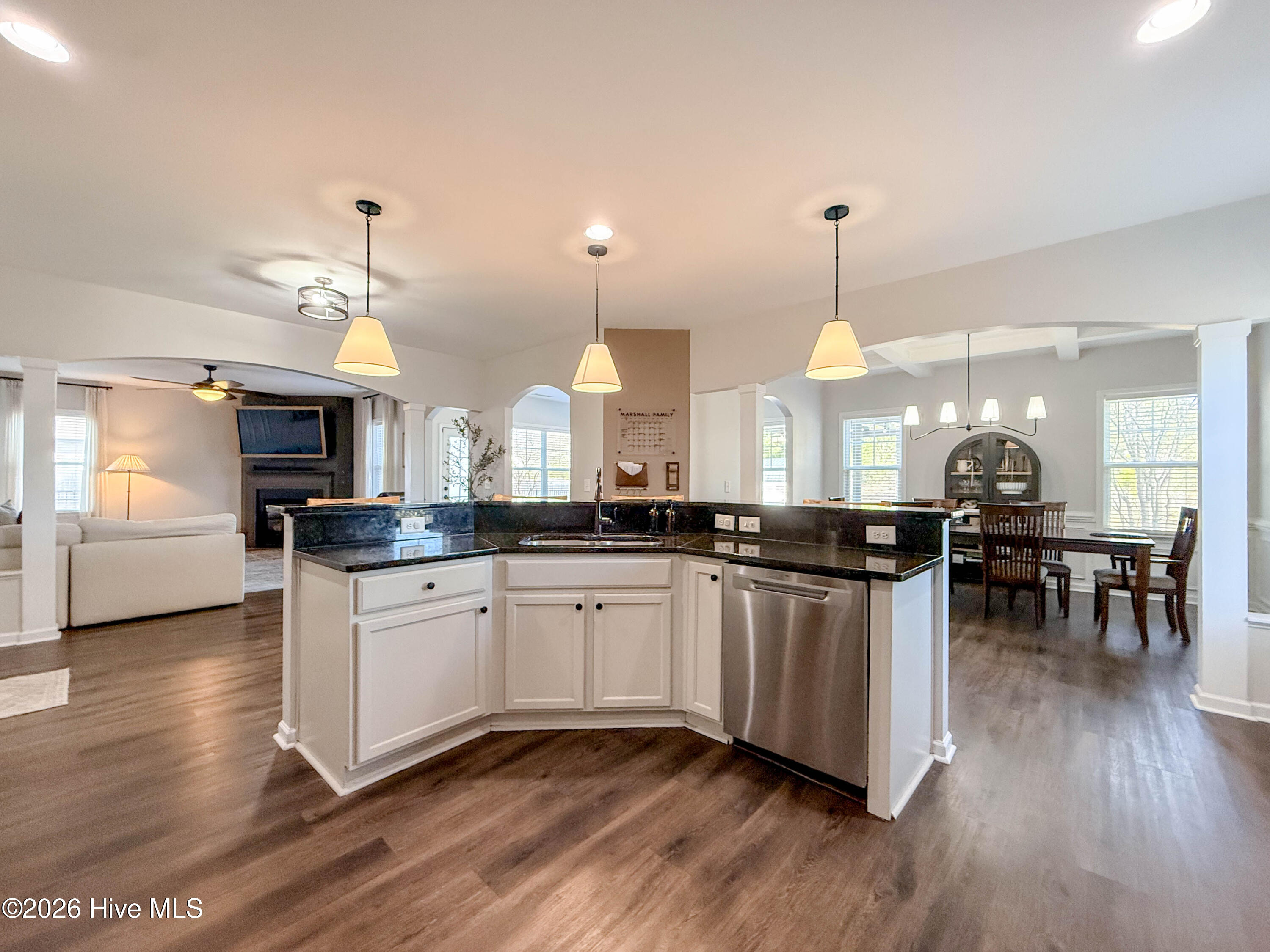 100551828 | Photo 20