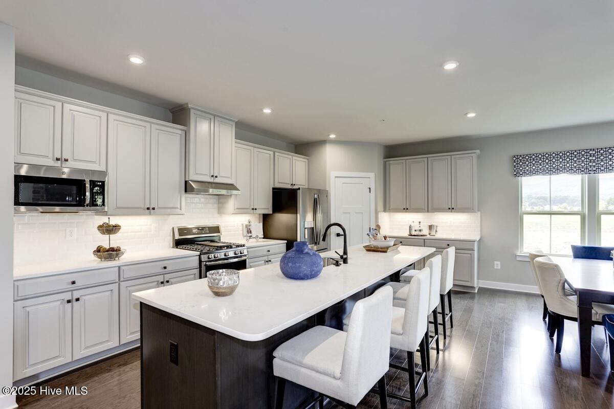 100565459 | Photo 10