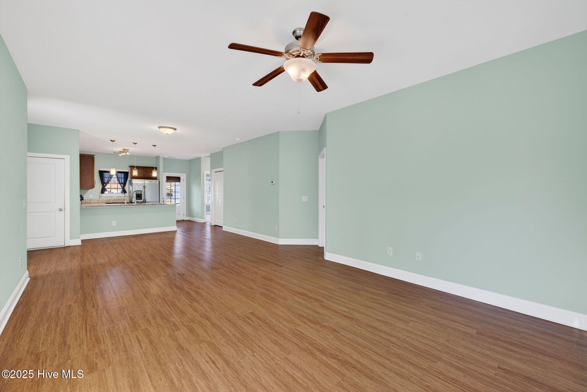 100545937 | Photo 17