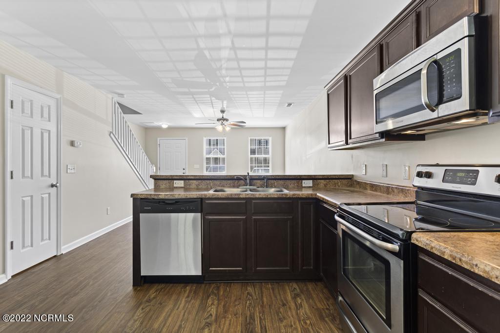 100568996 | Photo 10