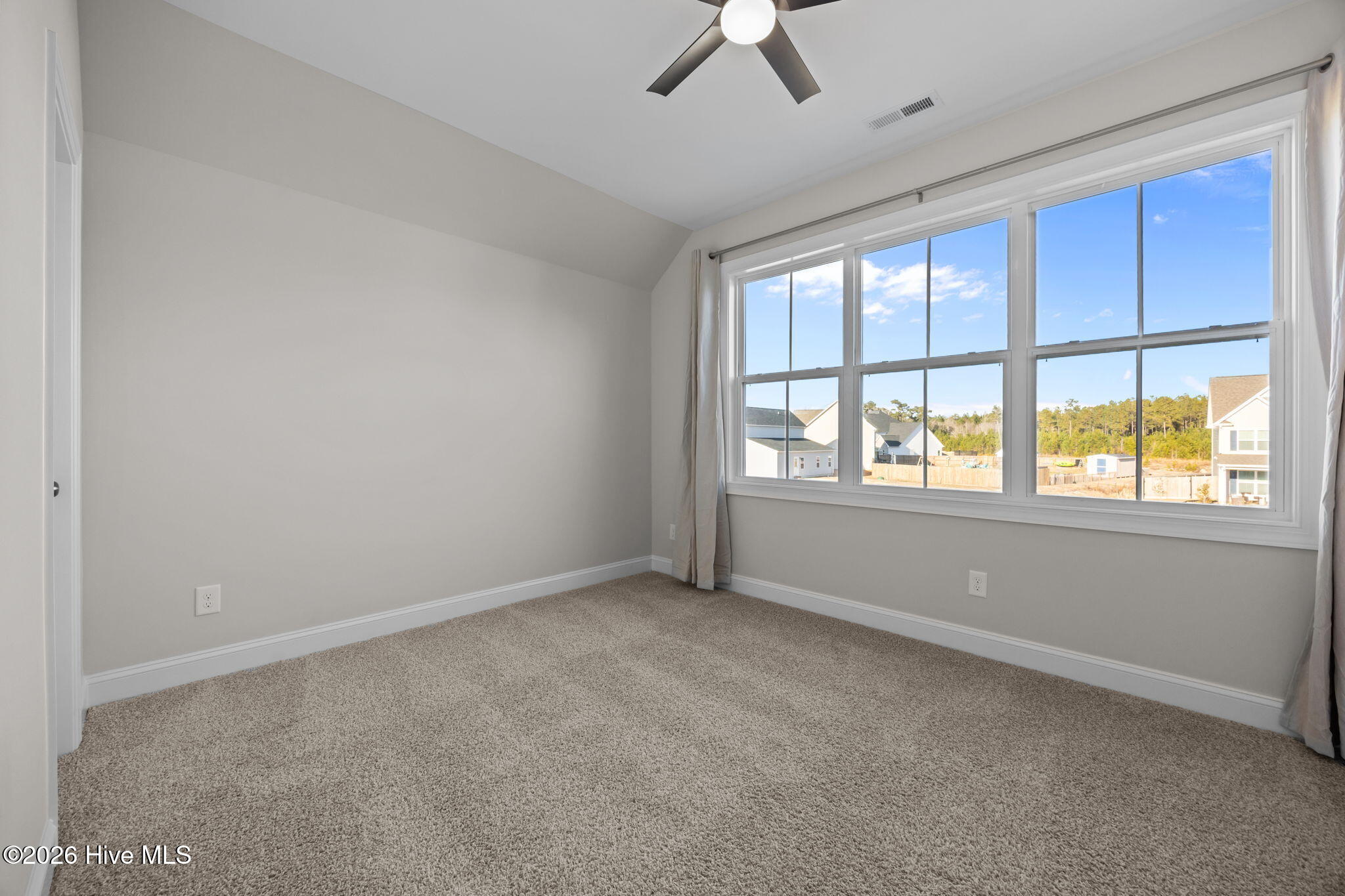 100550505 | Photo 12