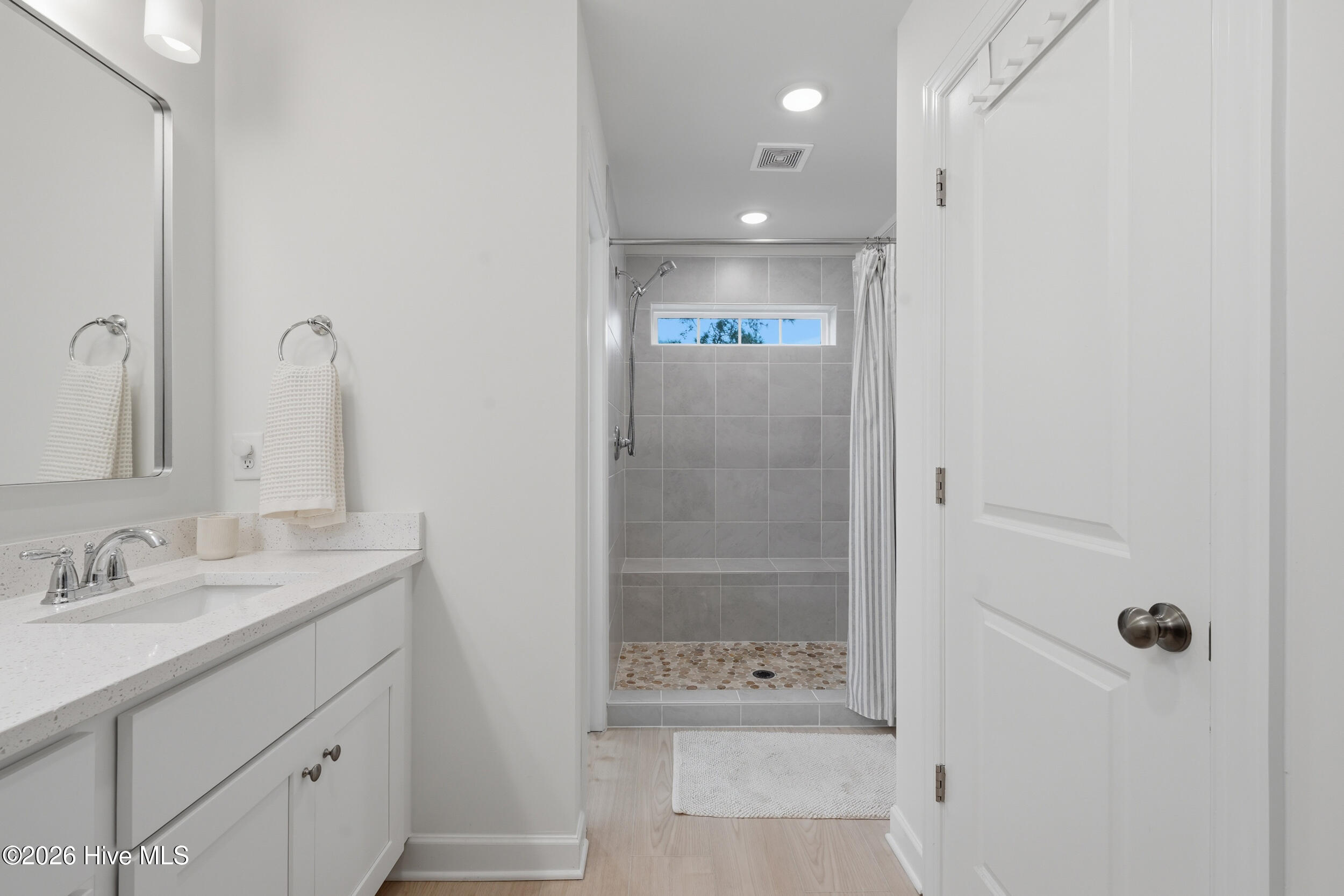 100559477 | Photo 30