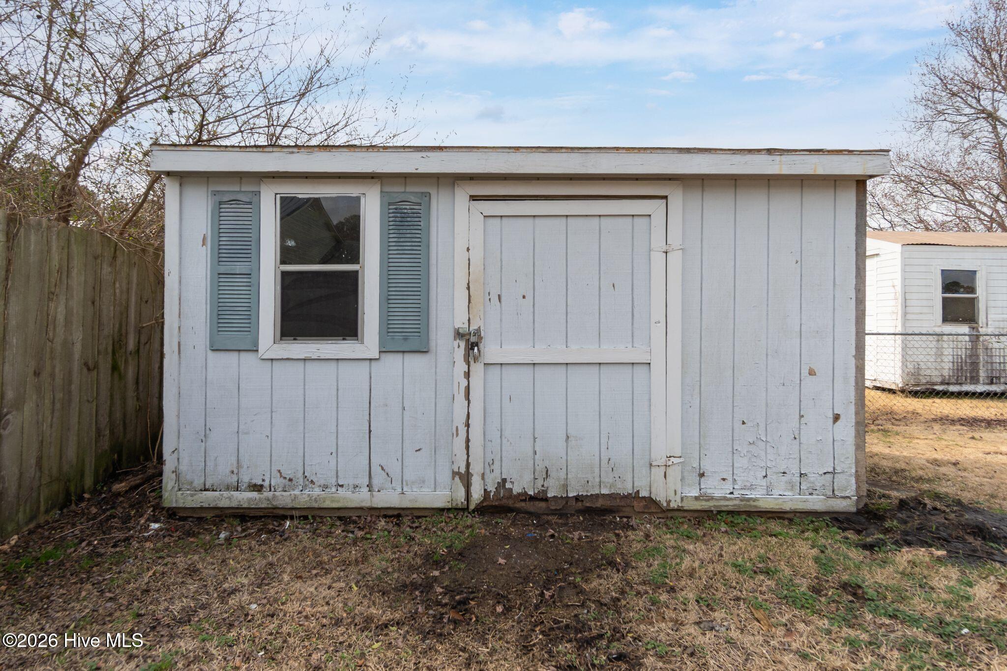 100557003 | Photo 35