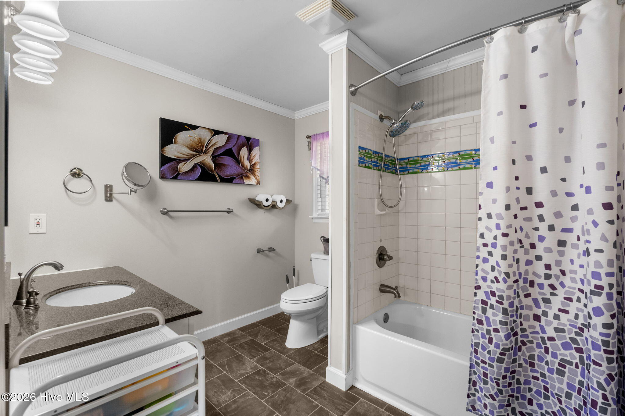 100548359 | Photo 23