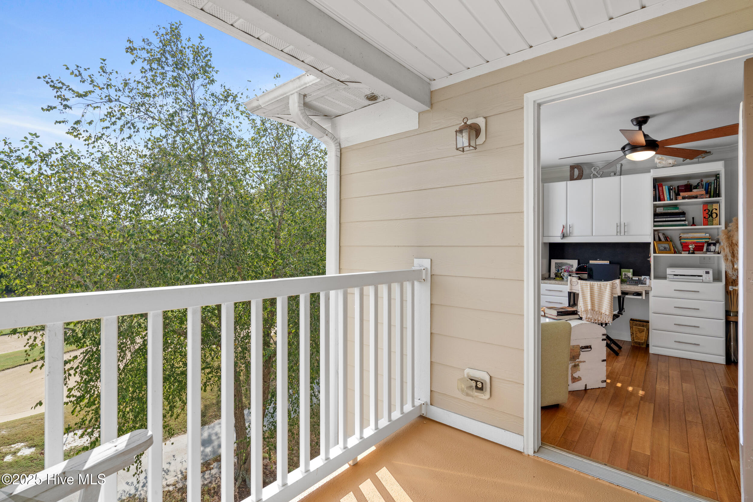 100531411 | Photo 33