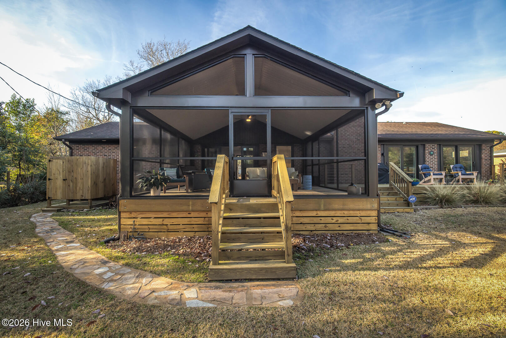 100553040 | Photo 39