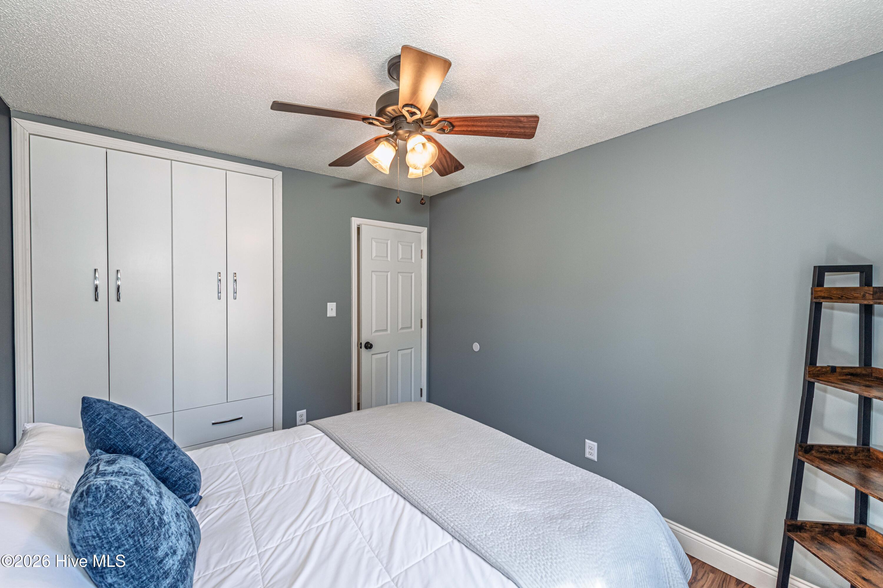 100564633 | Photo 52