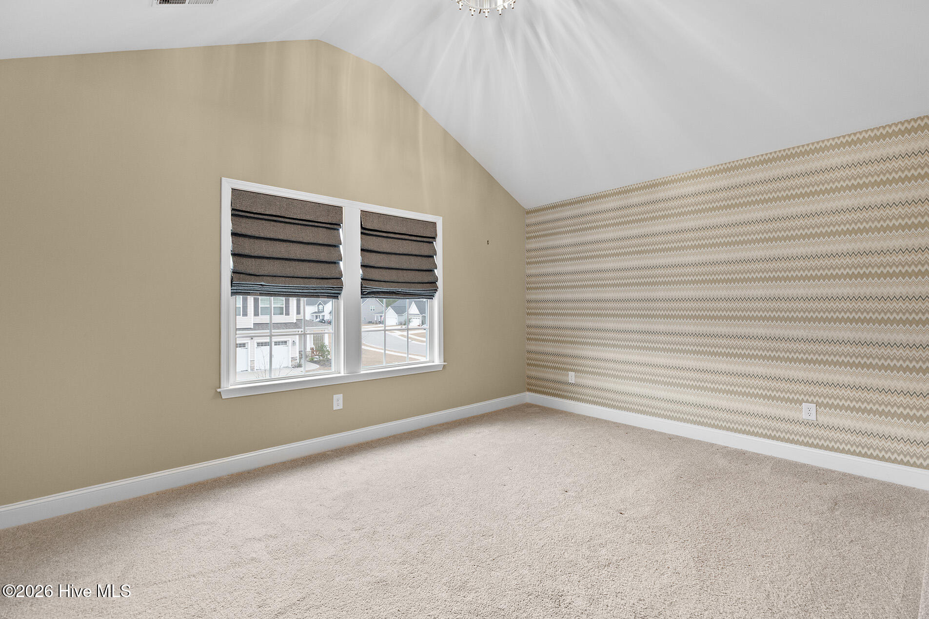 100549567 | Photo 33