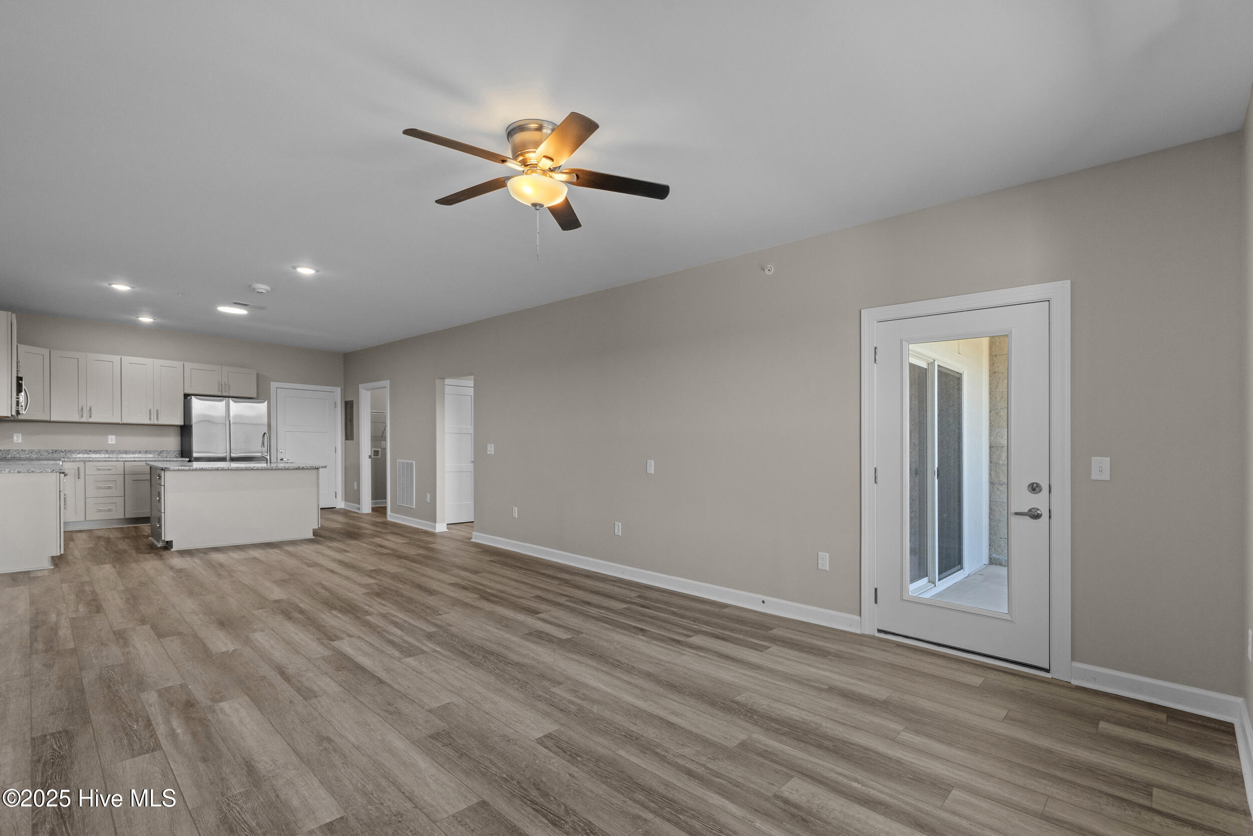 100539036 | Photo 11