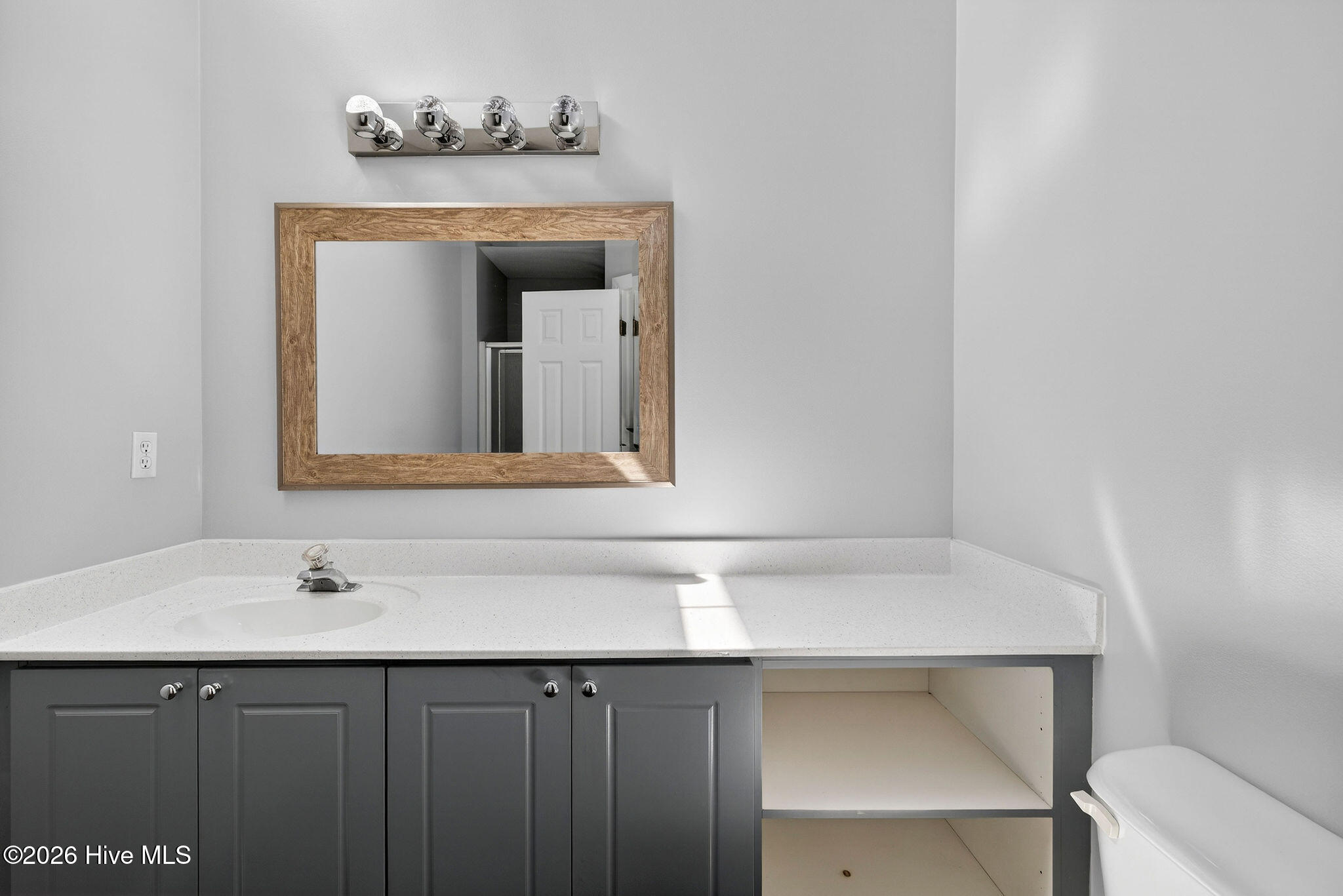 100562052 | Photo 31