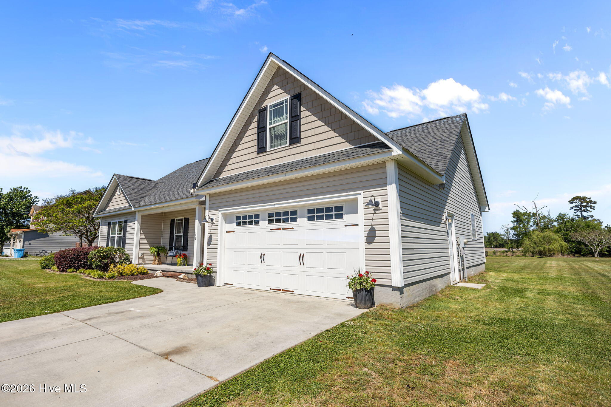 100567595 | Photo 35