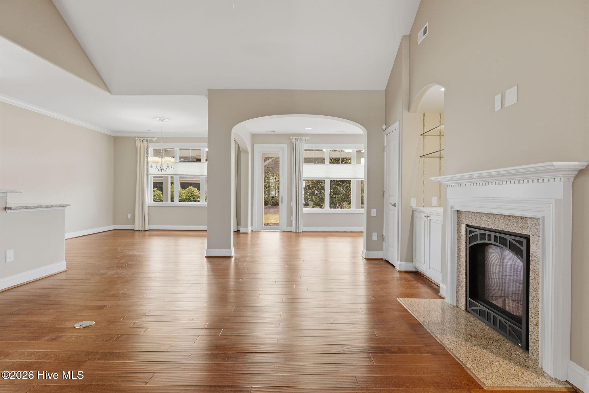 100518693 | Photo 14