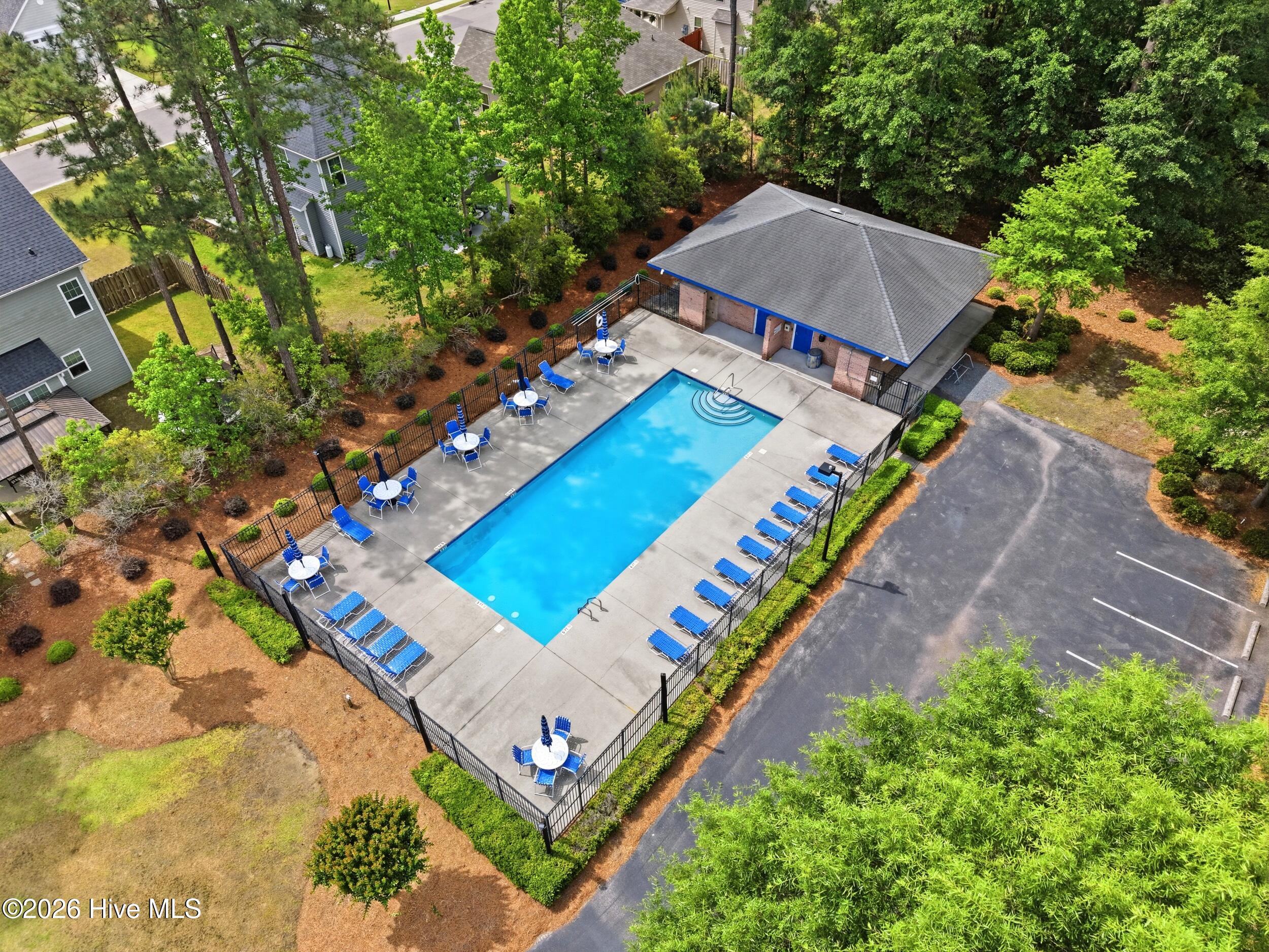 100570398 | Photo 38