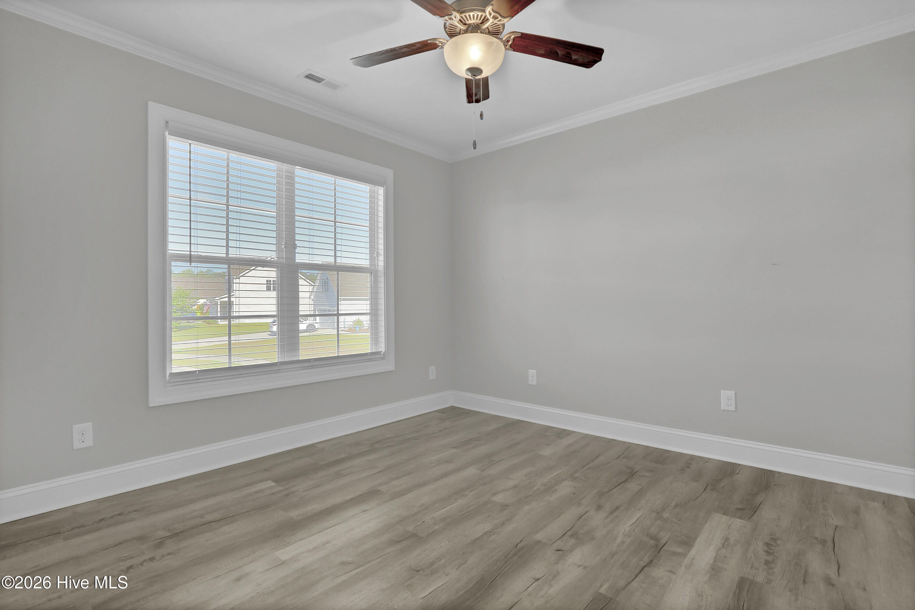 100569069 | Photo 23