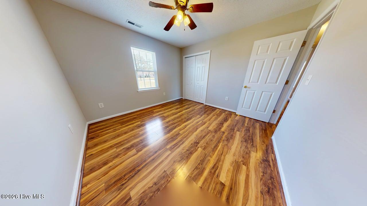 100564739 | Photo 26