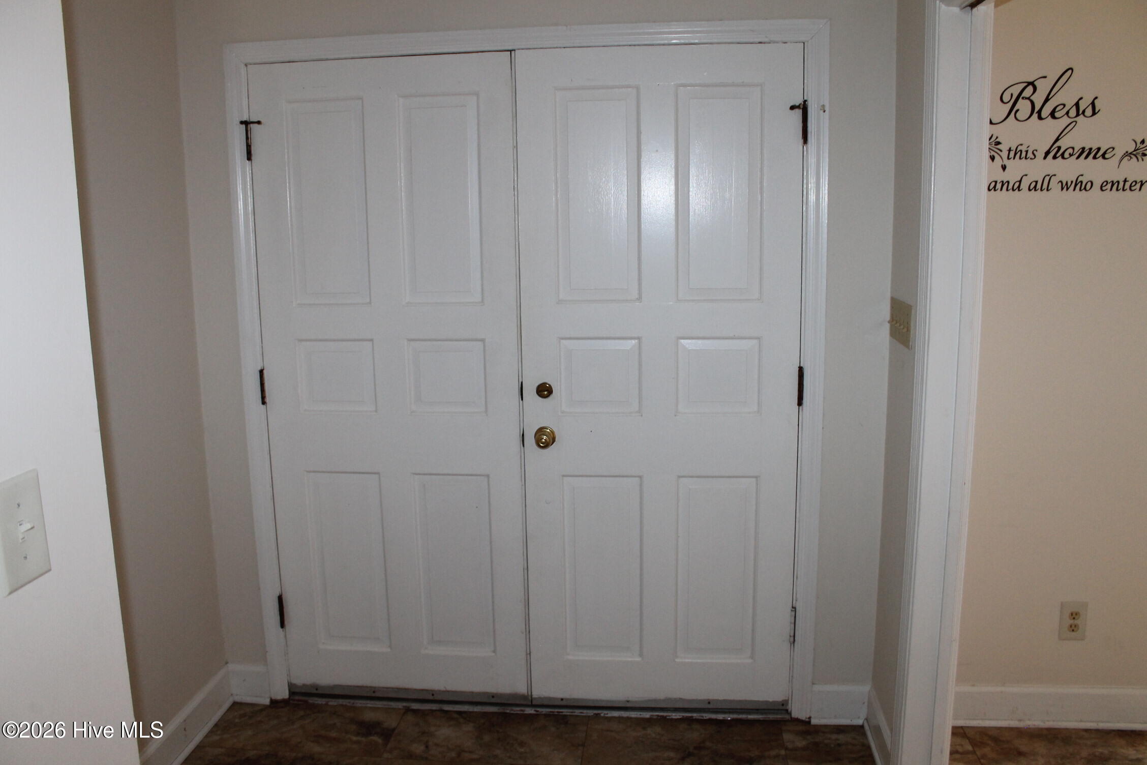 100565627 | Photo 22