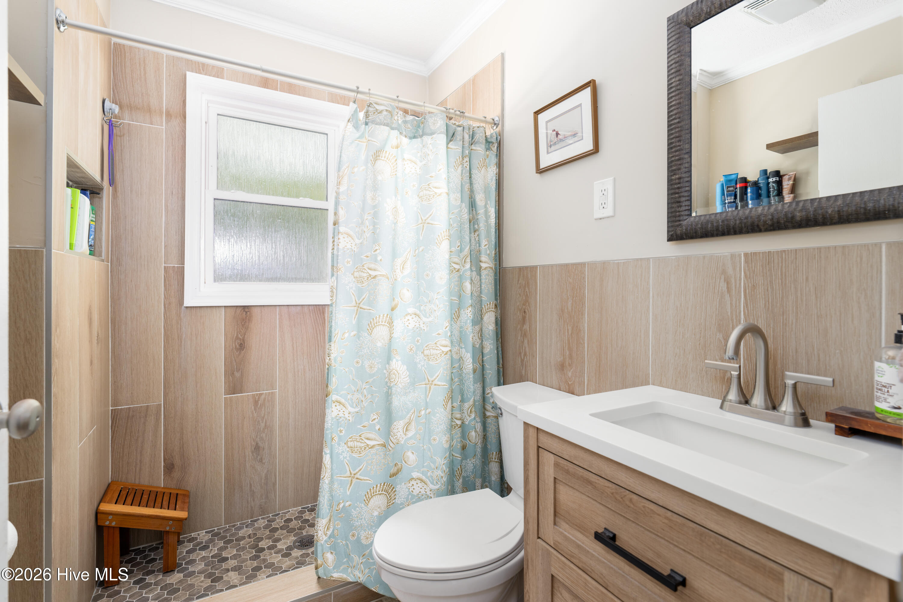 100565706 | Photo 33