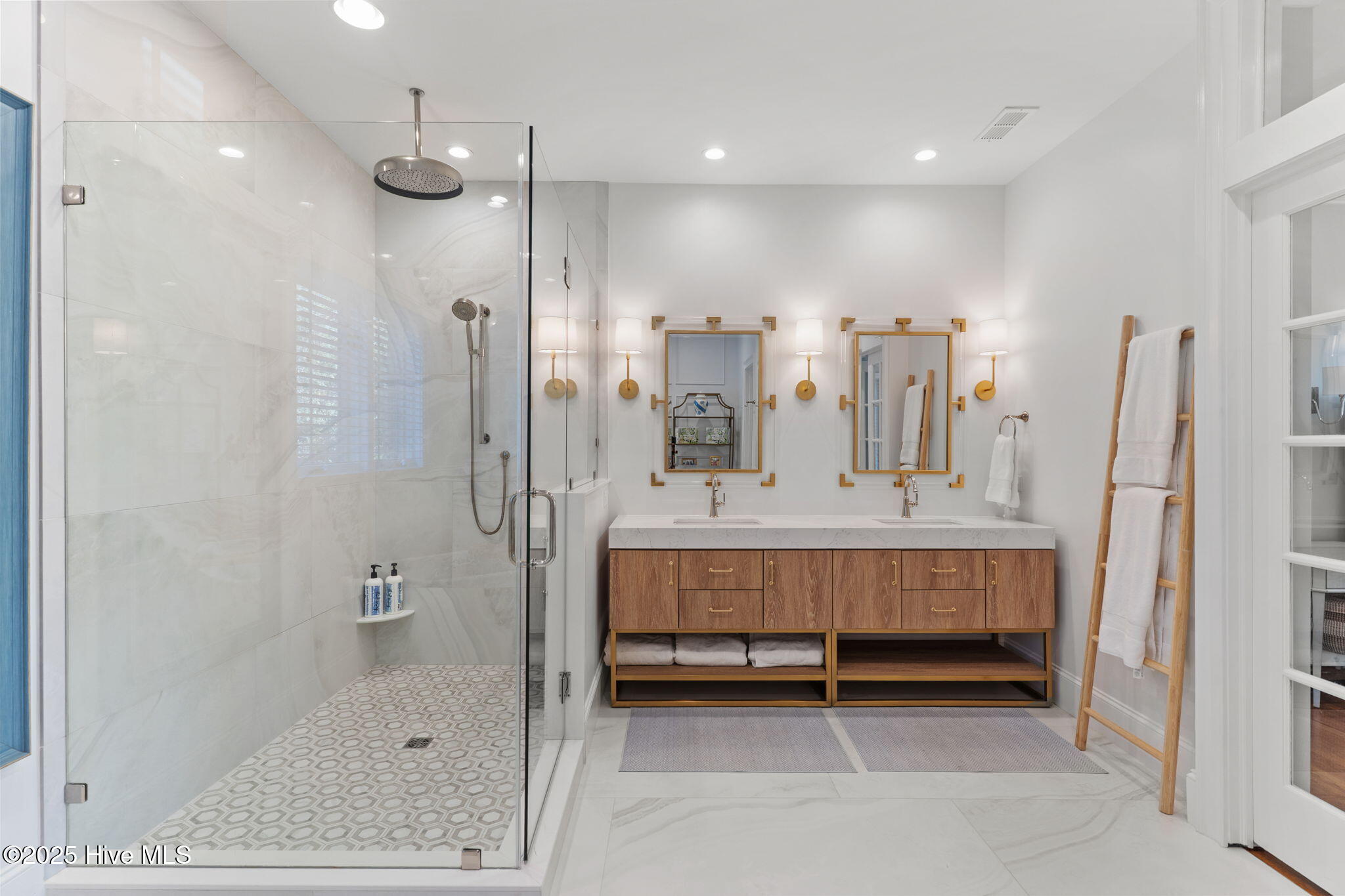 100537269 | Photo 50