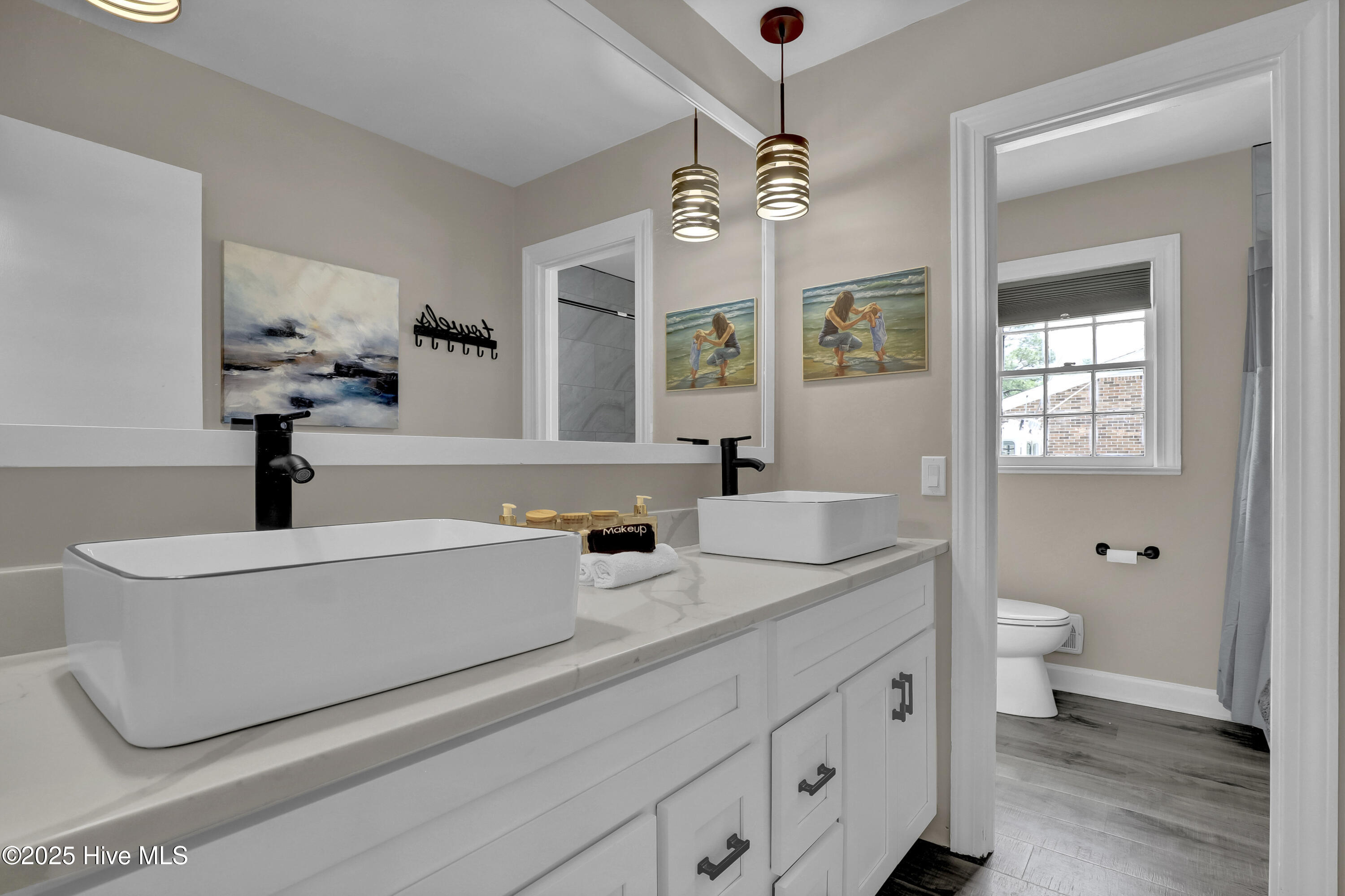 100566321 | Photo 22