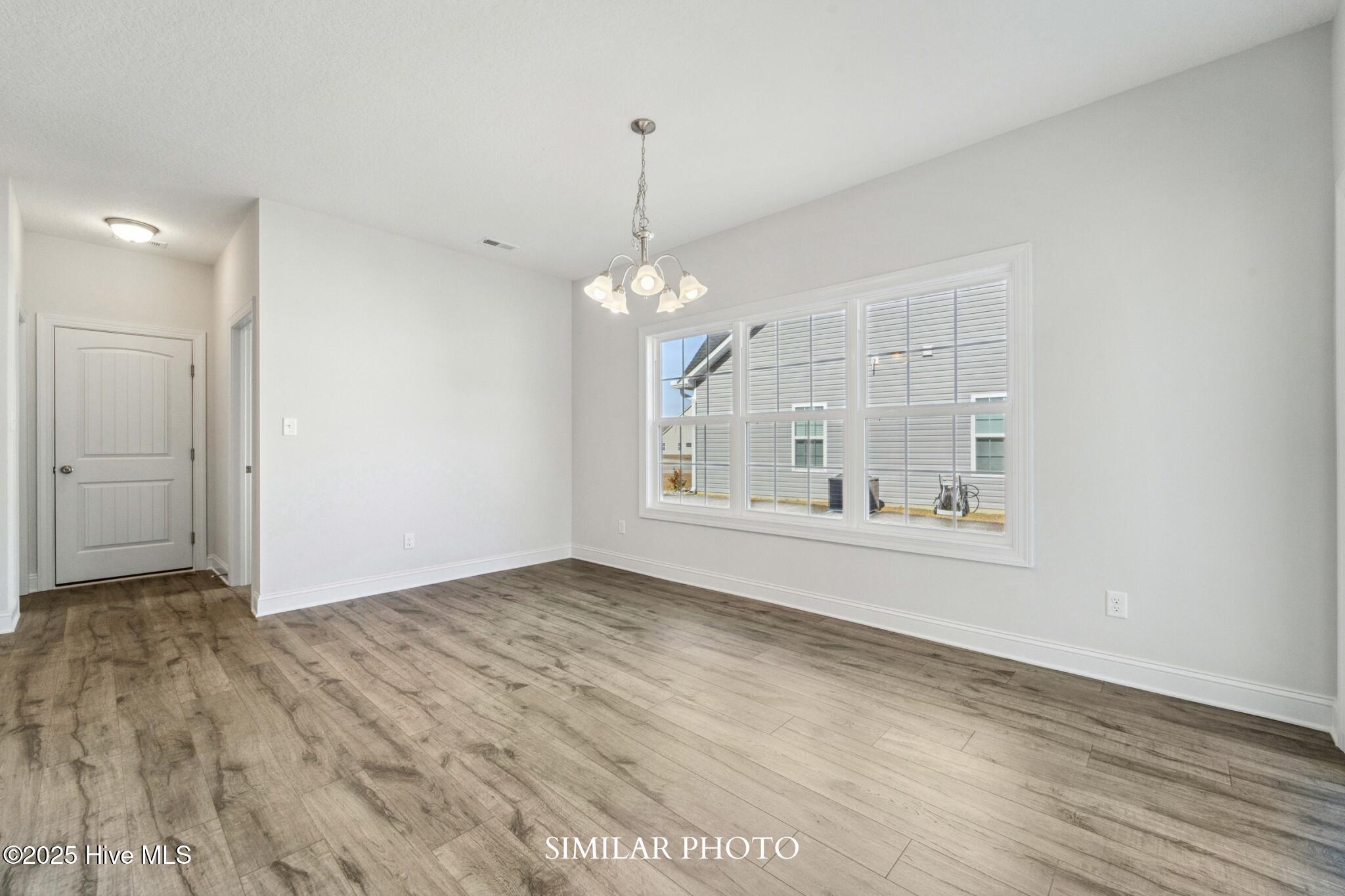 100542069 | Photo 13