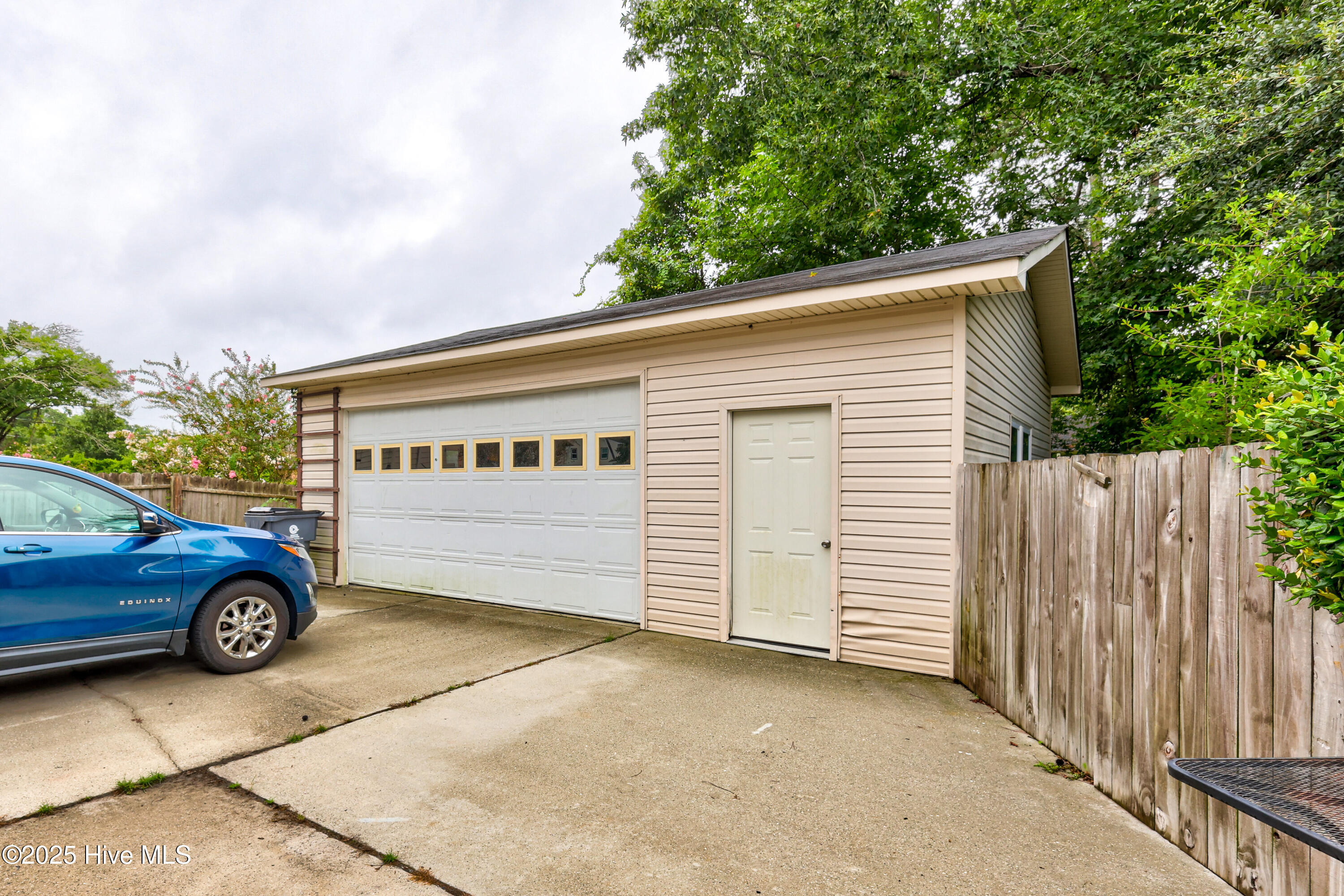 100537162 | Photo 34