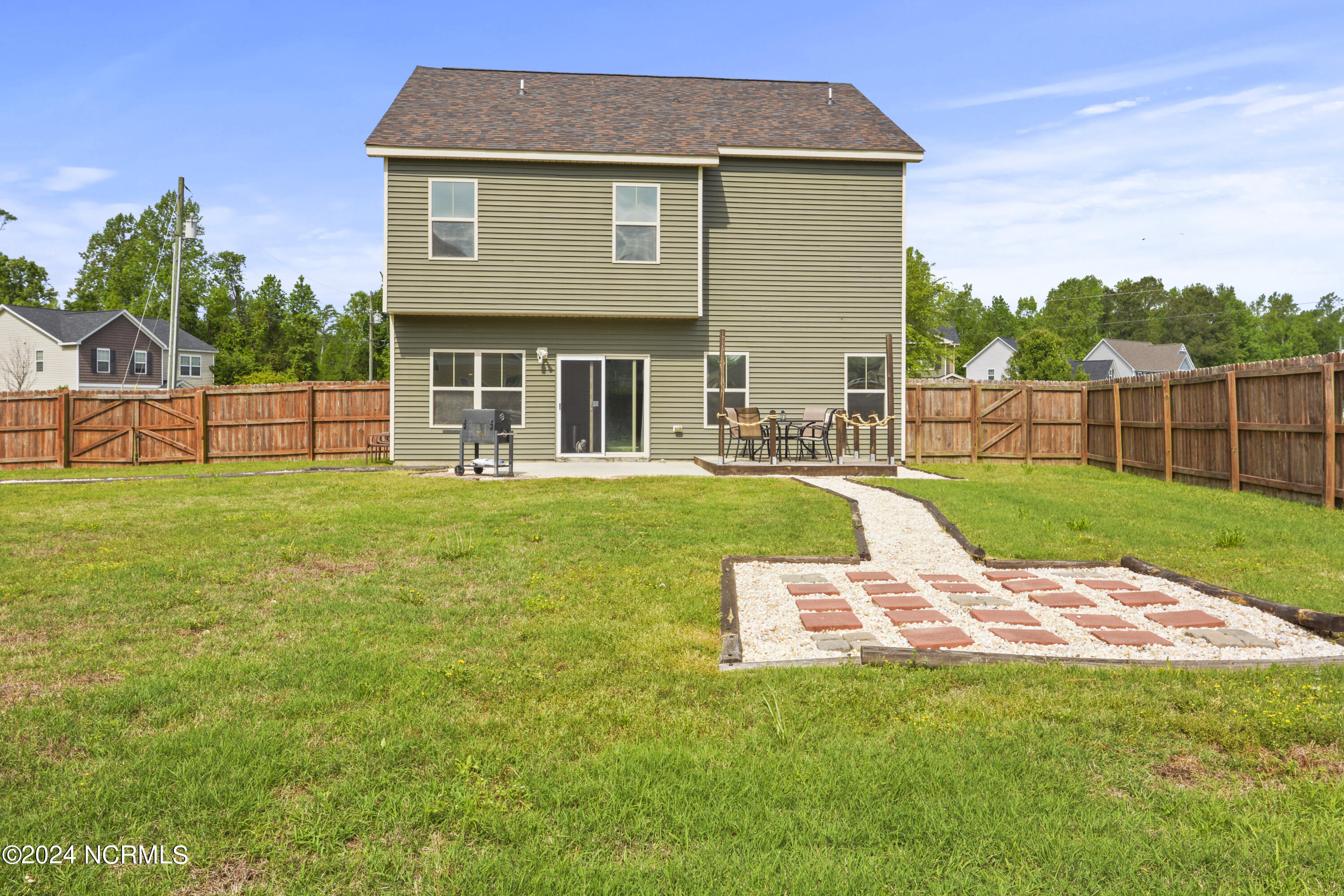 100566117 | Photo 46