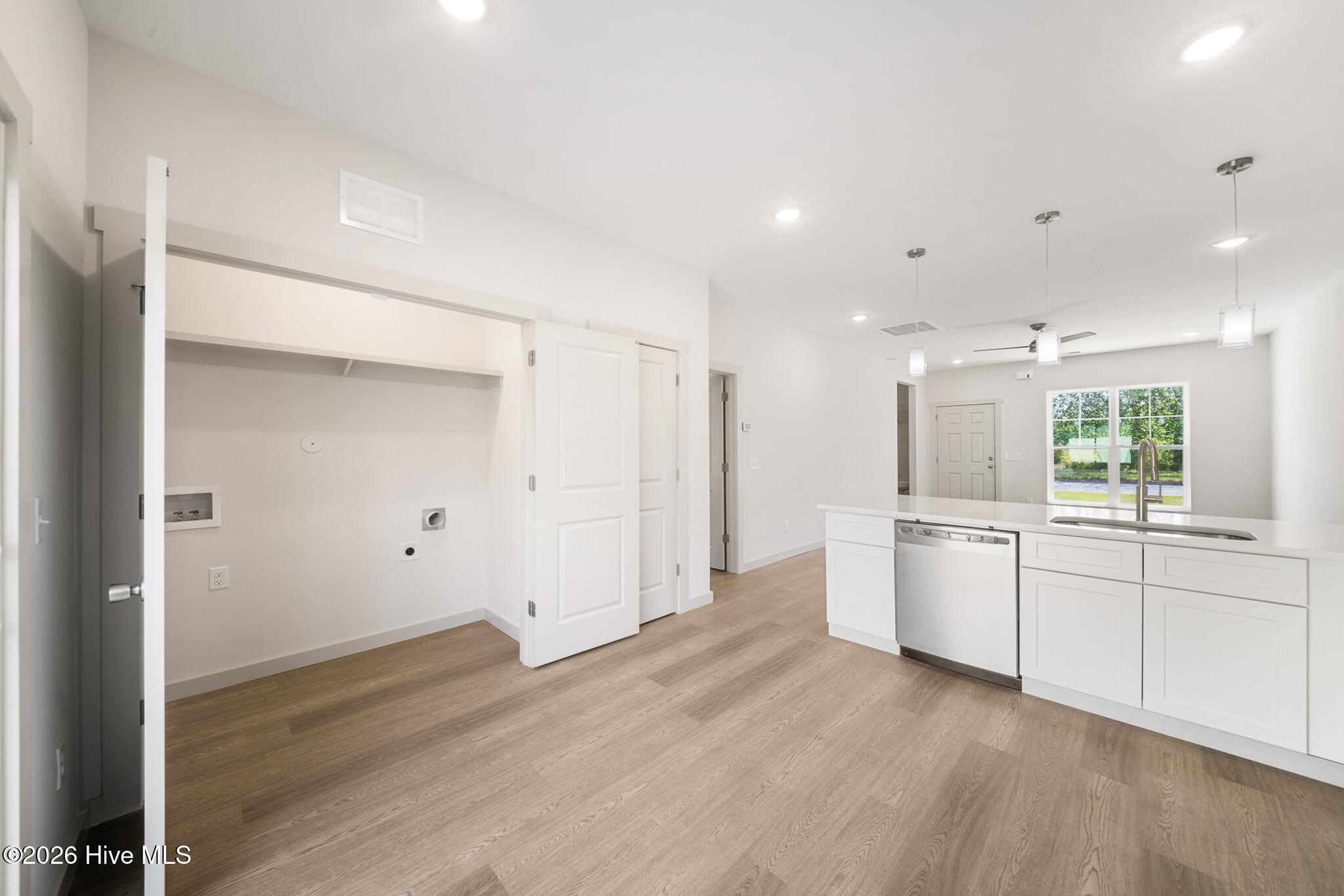 100562147 | Photo 17