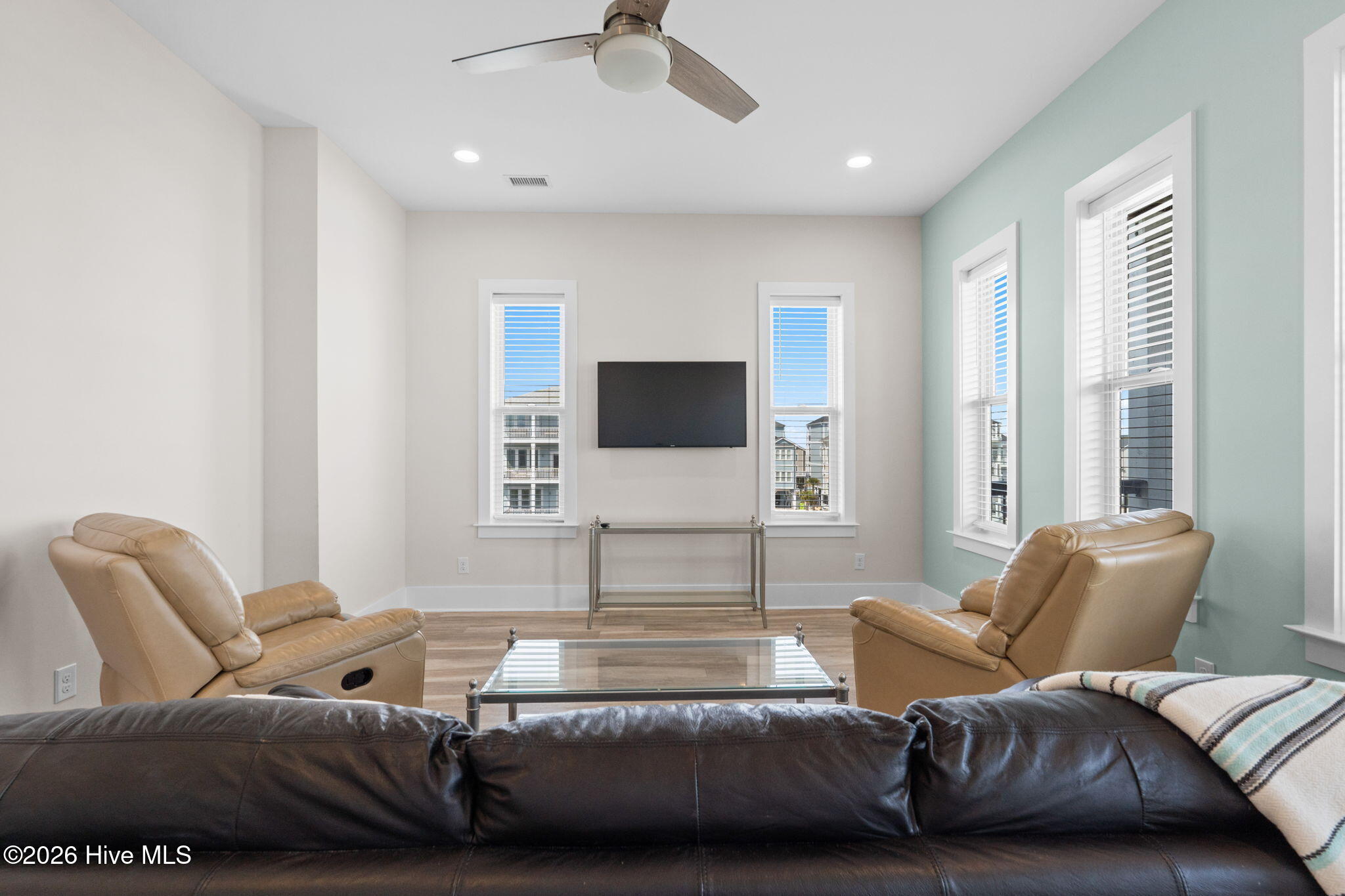 100564964 | Photo 25