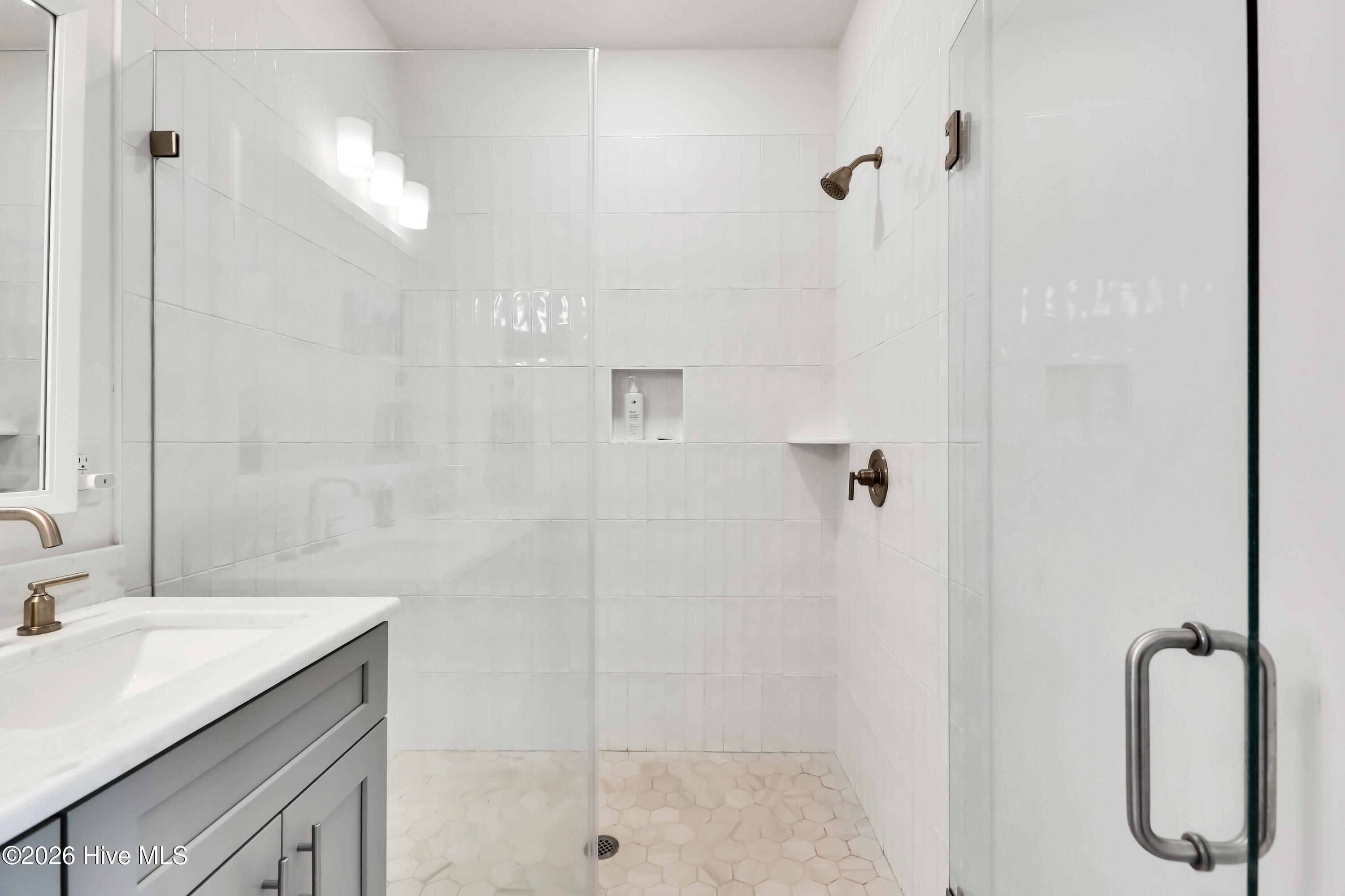 100557006 | Photo 12