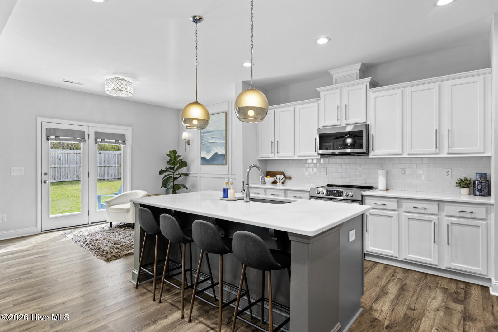 100565917 | Photo 11