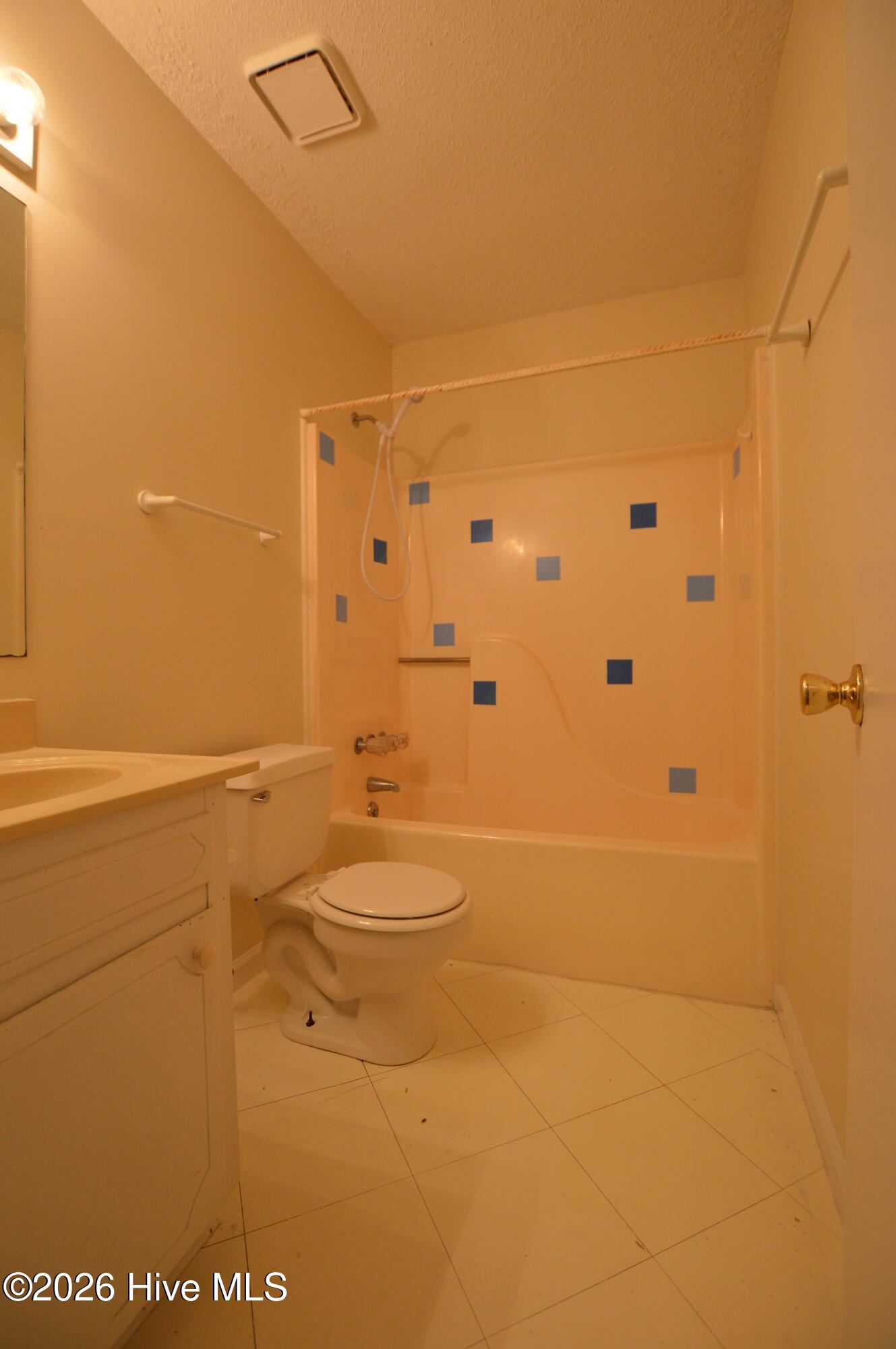 100549186 | Photo 10