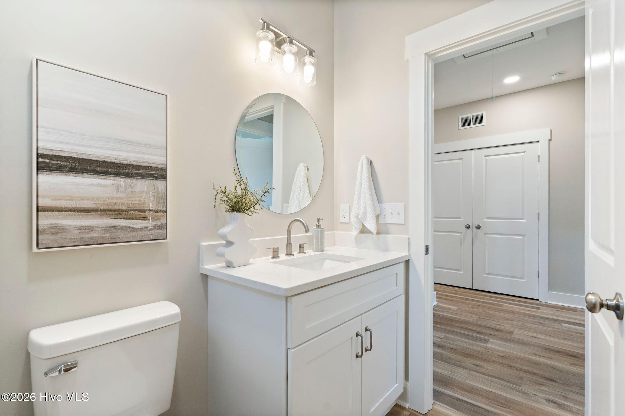 100558463 | Photo 42