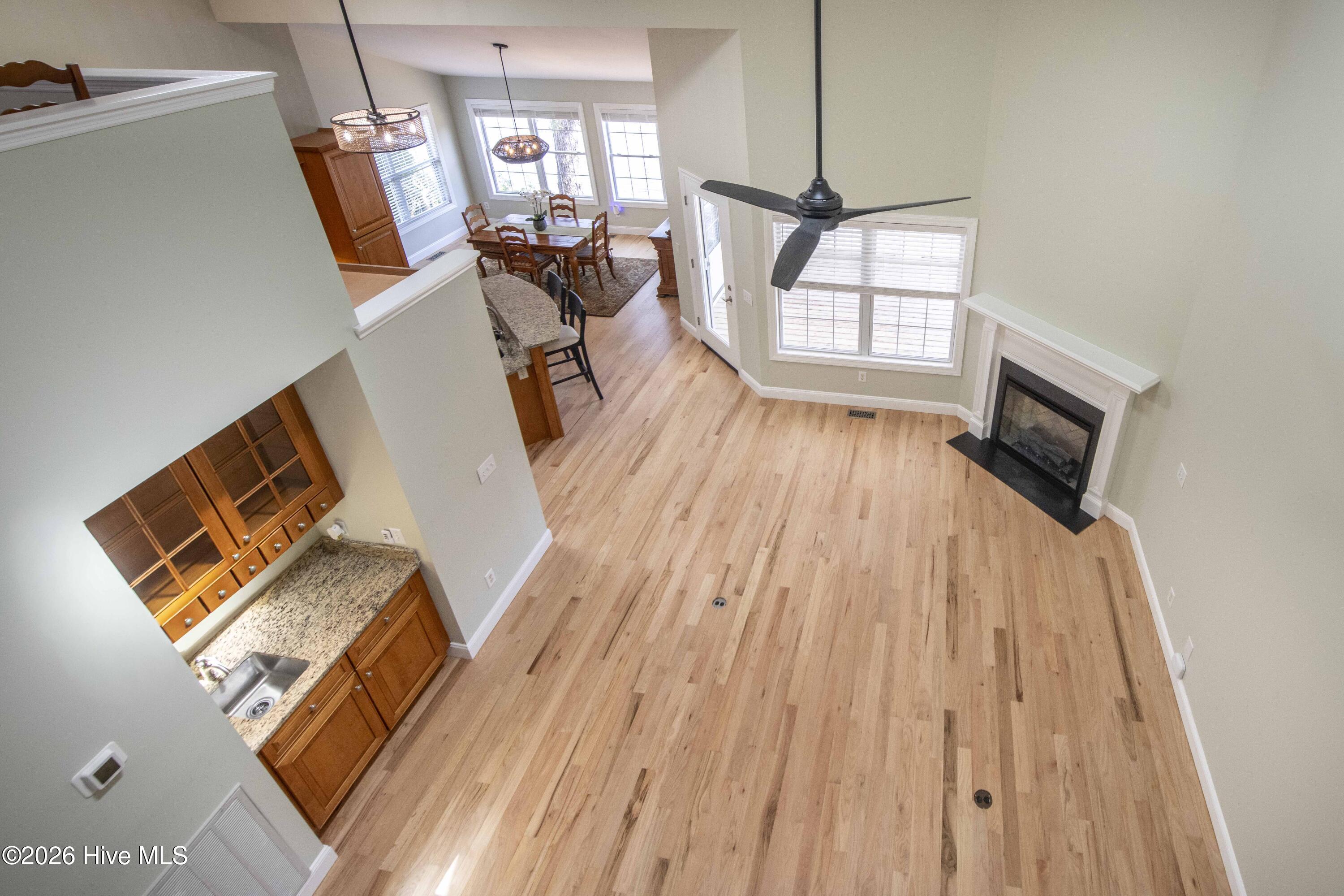 100563041 | Photo 32