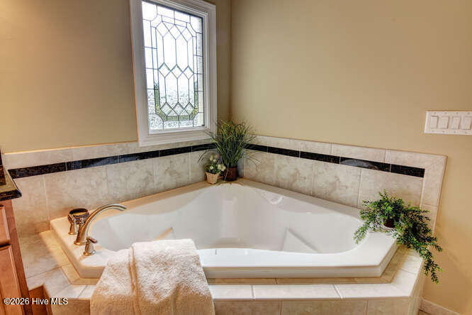 100559785 | Photo 17