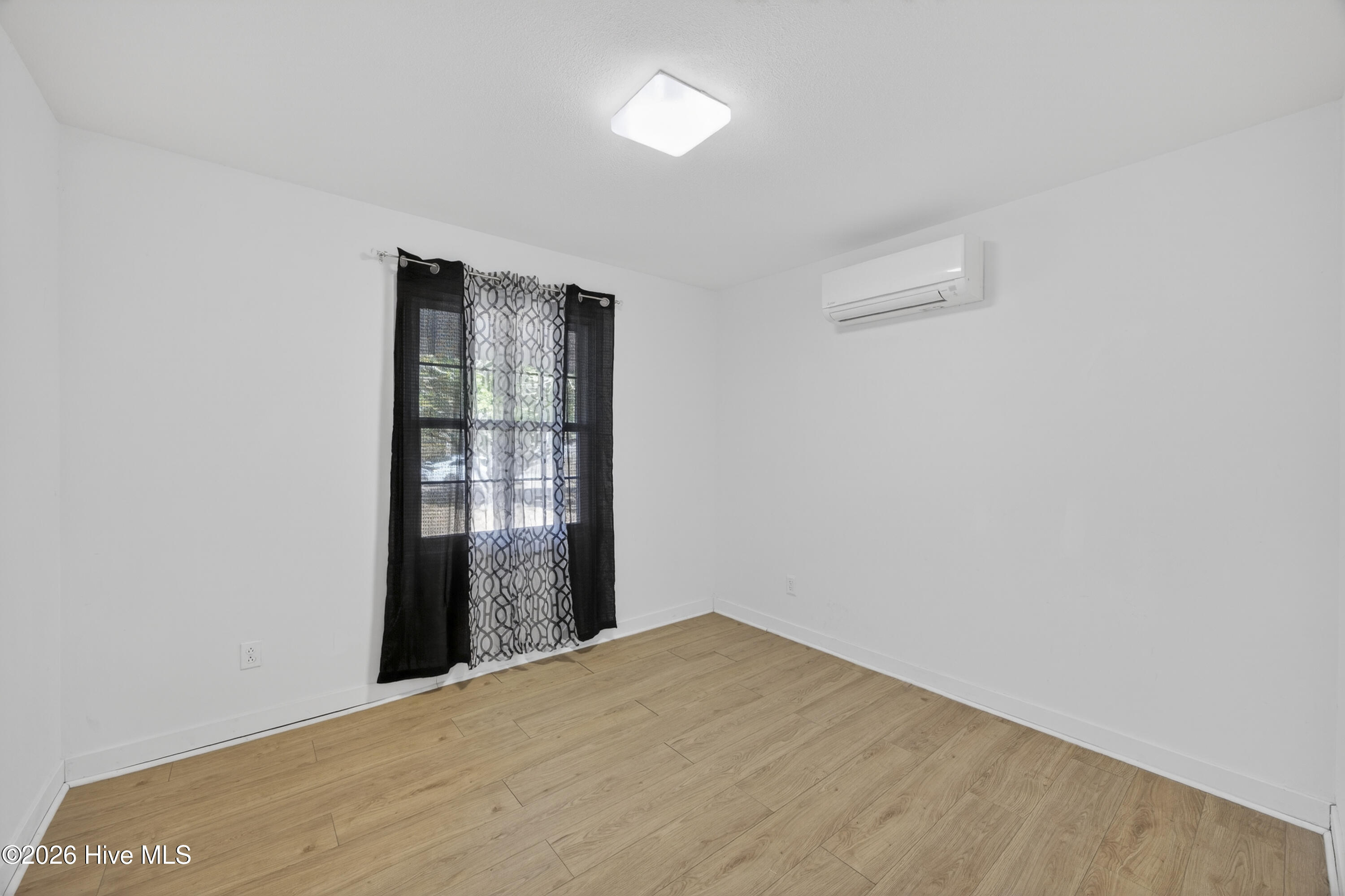 100536383 | Photo 12