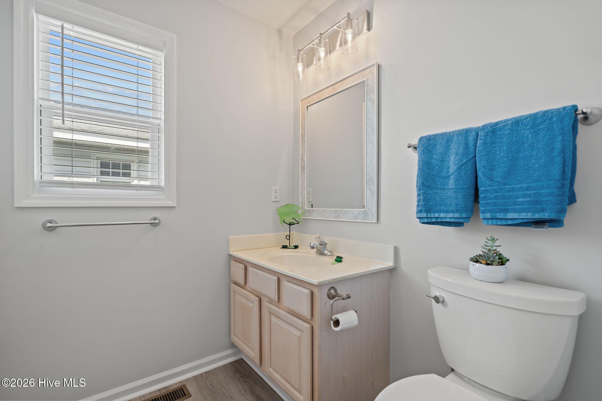 100562748 | Photo 49